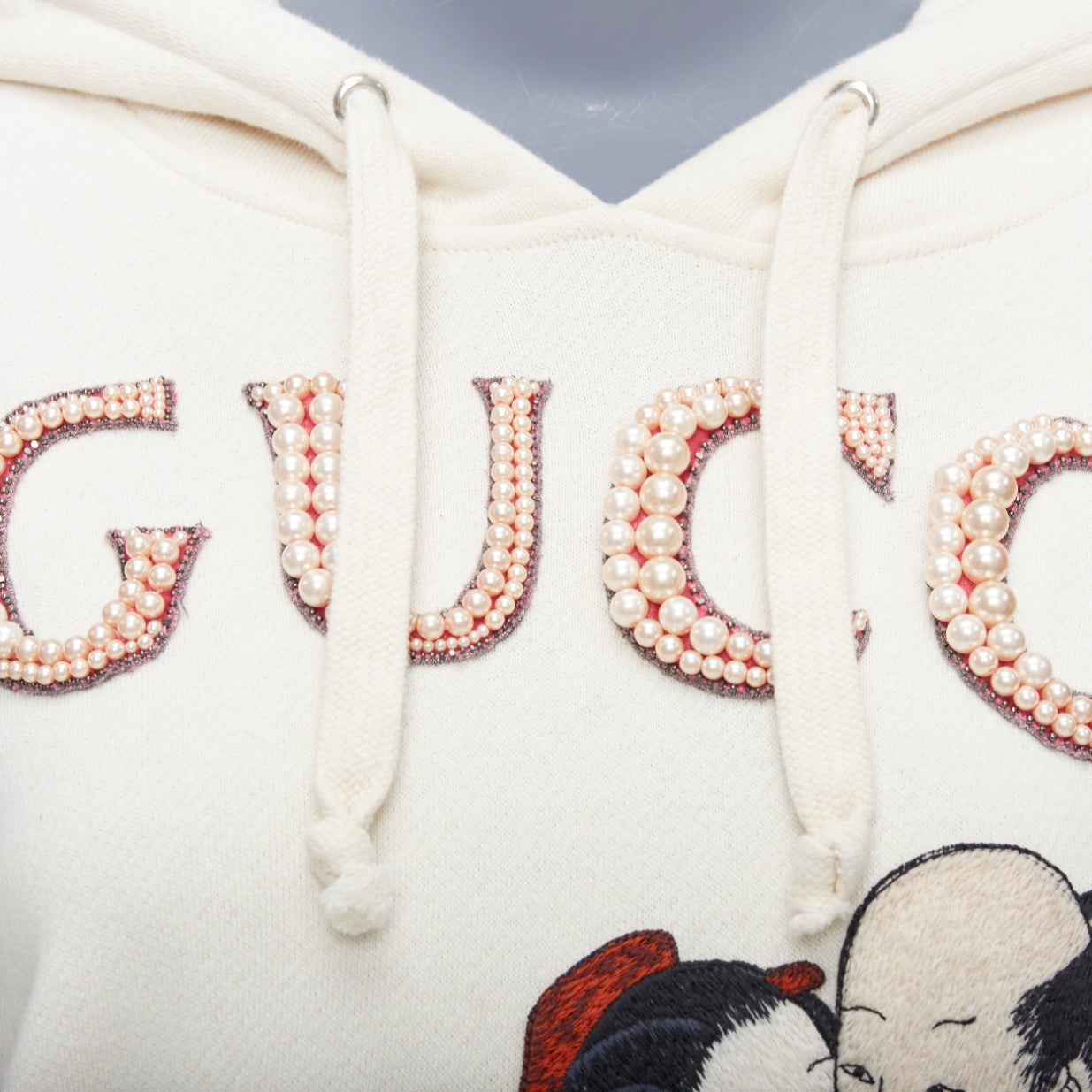 GUCCI Shunga Geisha Lover cream embroidery pearl embellished hoodie M
Reference: NKLL/A00315
Brand: Gucci
Collection: AW20188 - Runway
Material: Feels like cotton
Color: Cream, Multicolour
Pattern: Logomania
Closure: Slip On
Extra Details: Miixed