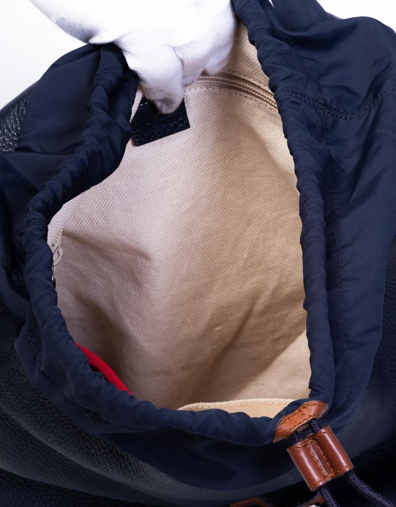 Signatur-Rucksack aus Kalbsleder von Gucci im Zustand „Gut“ im Angebot in Montreal, Quebec