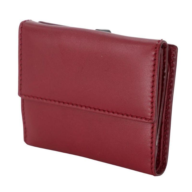 Gucci Signature Hardware GG Monogram Leather Horsebit Wallet GG-0813n-0009

Gucci signature horsebit black Noir hardware on elegant burgundy leather bifold wallet. Features a bifold style perfect for any grab and go event. This wallet is perfect for