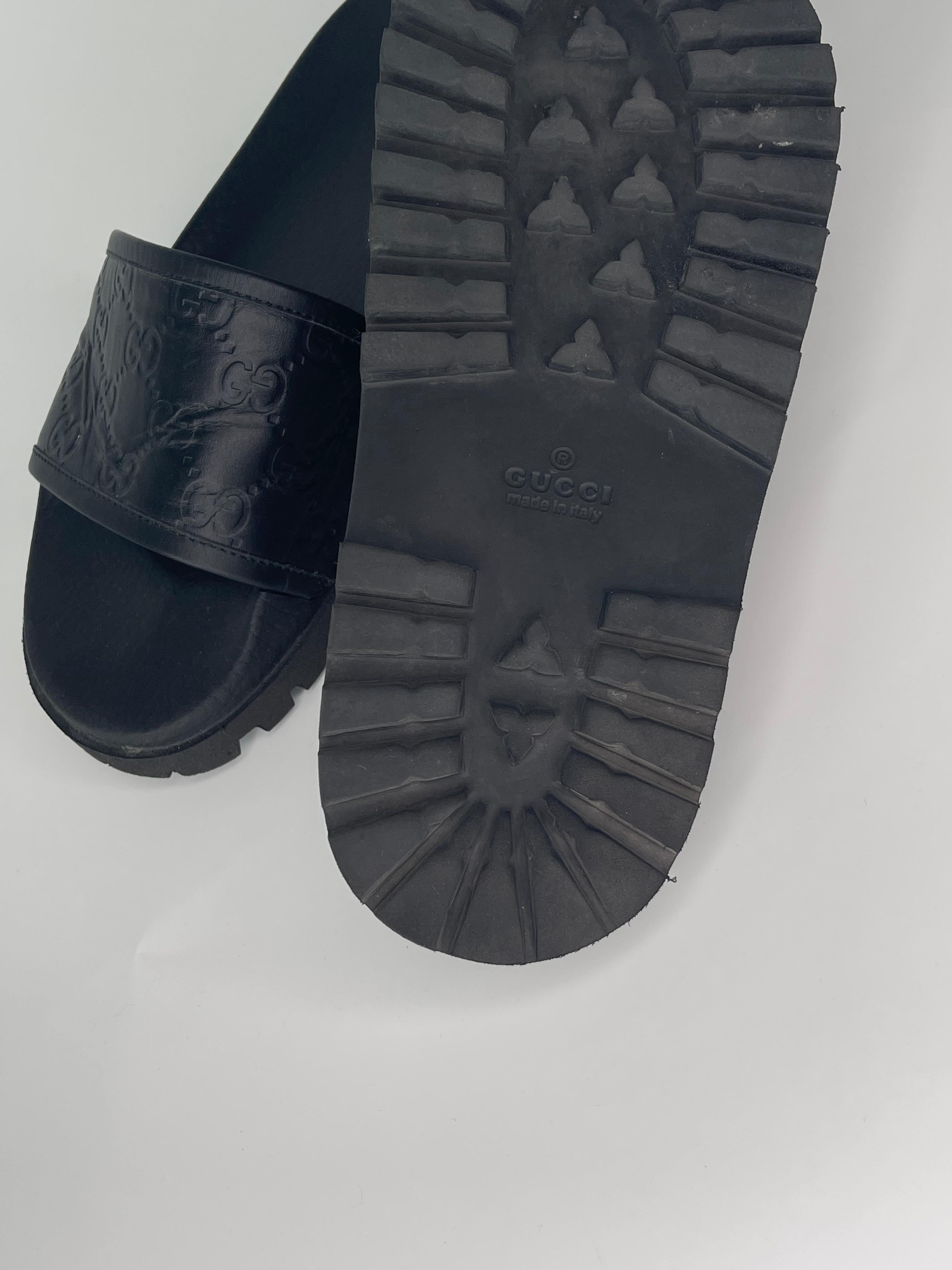  Gucci Signature Leather Slide Sandal Black Mens (6 US) 431070 In Excellent Condition In Montreal, Quebec