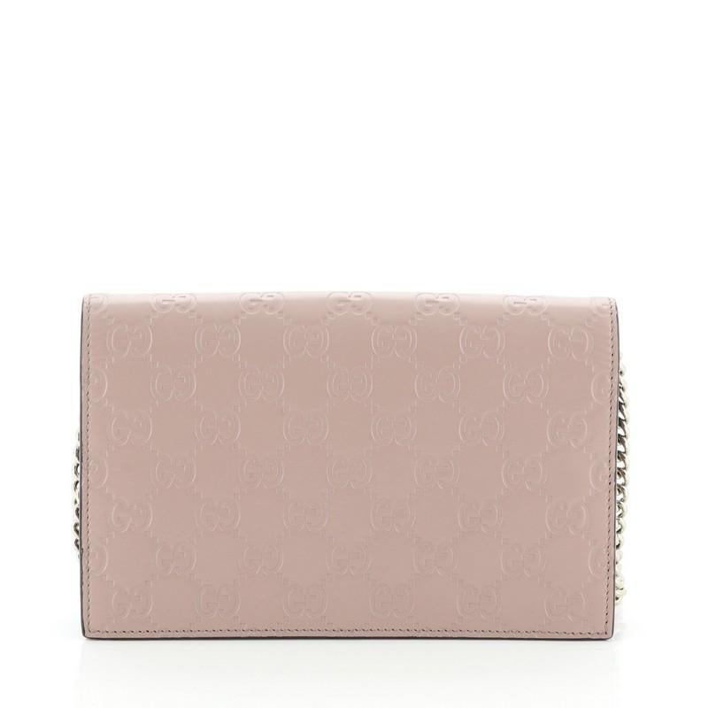 Gucci Signature Brieftasche auf Kette Guccissima Leder im Zustand „Gut“ in NY, NY