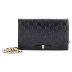 Gucci Signatur-Brieftasche an Kette Guccissima Leder