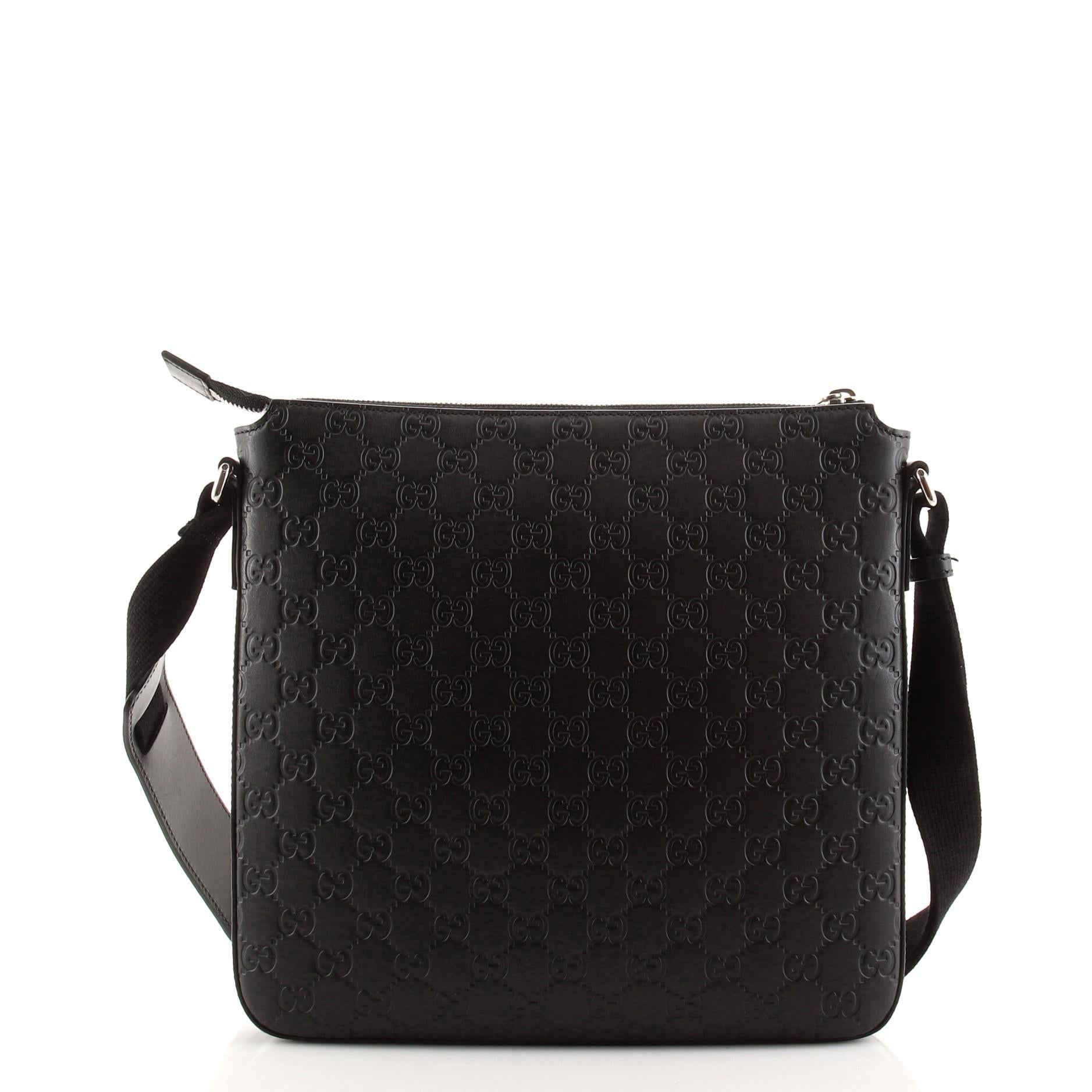 Gucci Signature Messenger Bag Guccissima aus Leder Medium mit Reißverschluss im Zustand „Gut“ in NY, NY