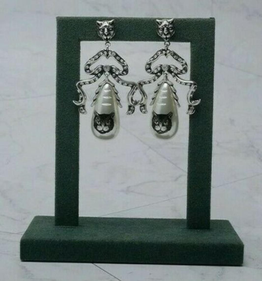 Modernist Gucci Signed Cat Panther Head Faux Pearl Bow Runway Drop Earrings Estate Jewelry