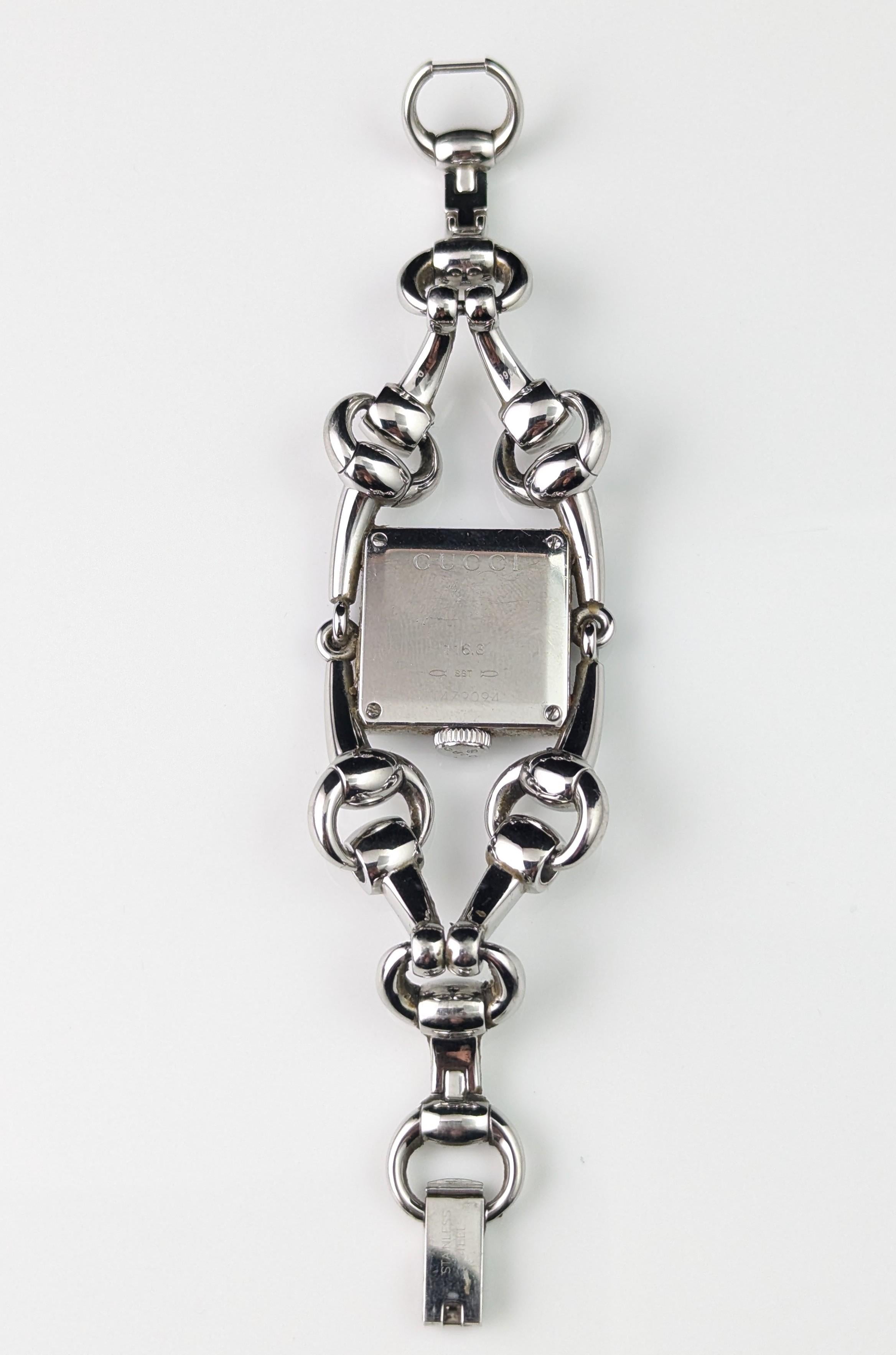 Reloj pulsera Gucci Signoria de acero, diseño horsebit, señora en venta 5