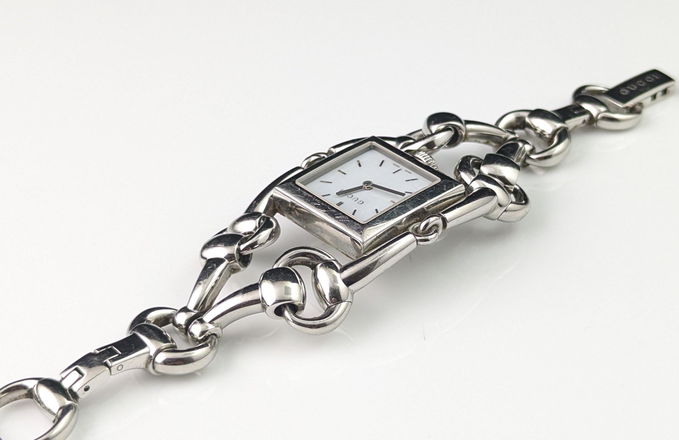 Reloj pulsera Gucci Signoria de acero, diseño horsebit, señora en venta 8