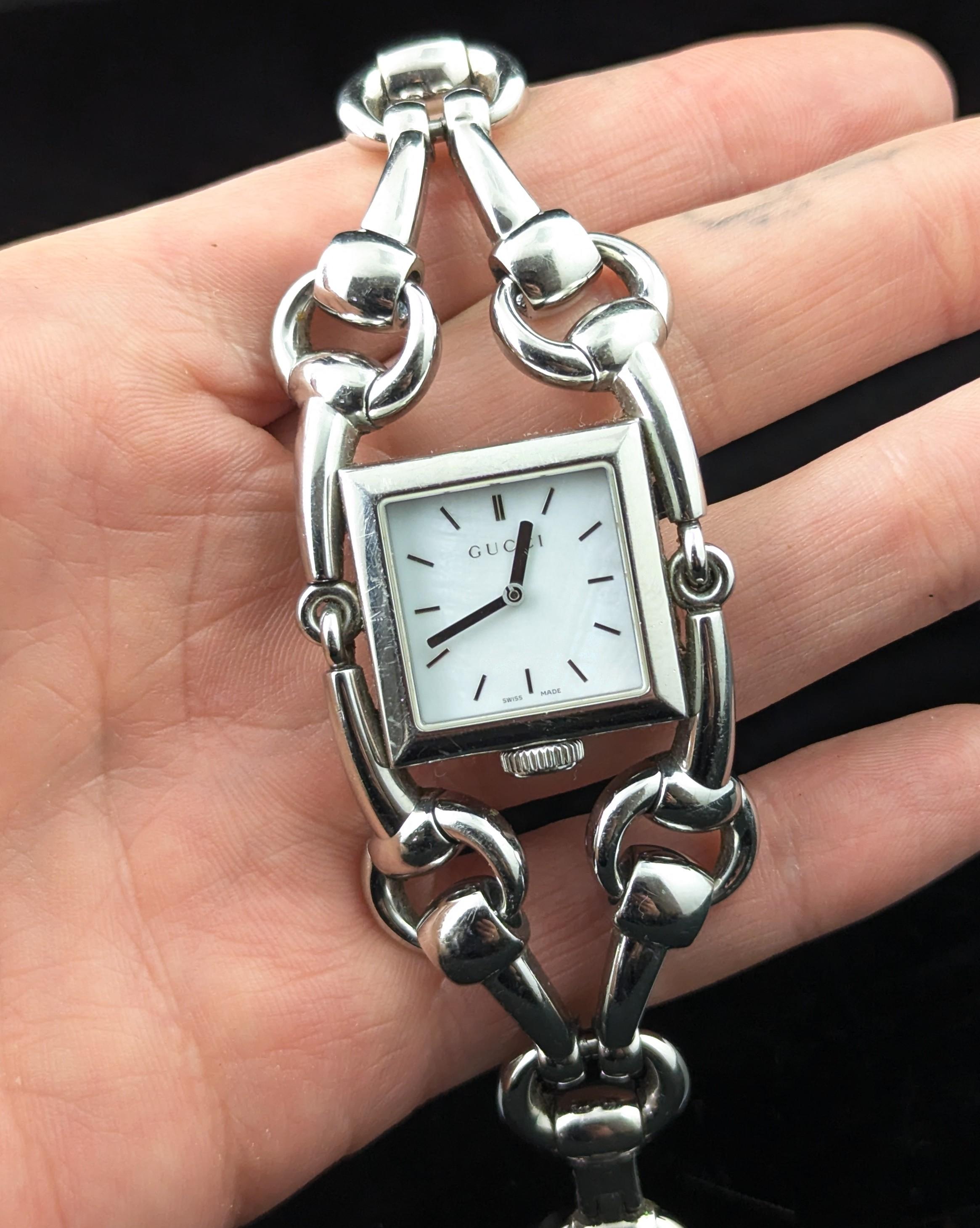 Reloj pulsera Gucci Signoria de acero, diseño horsebit, señora Moderno en venta
