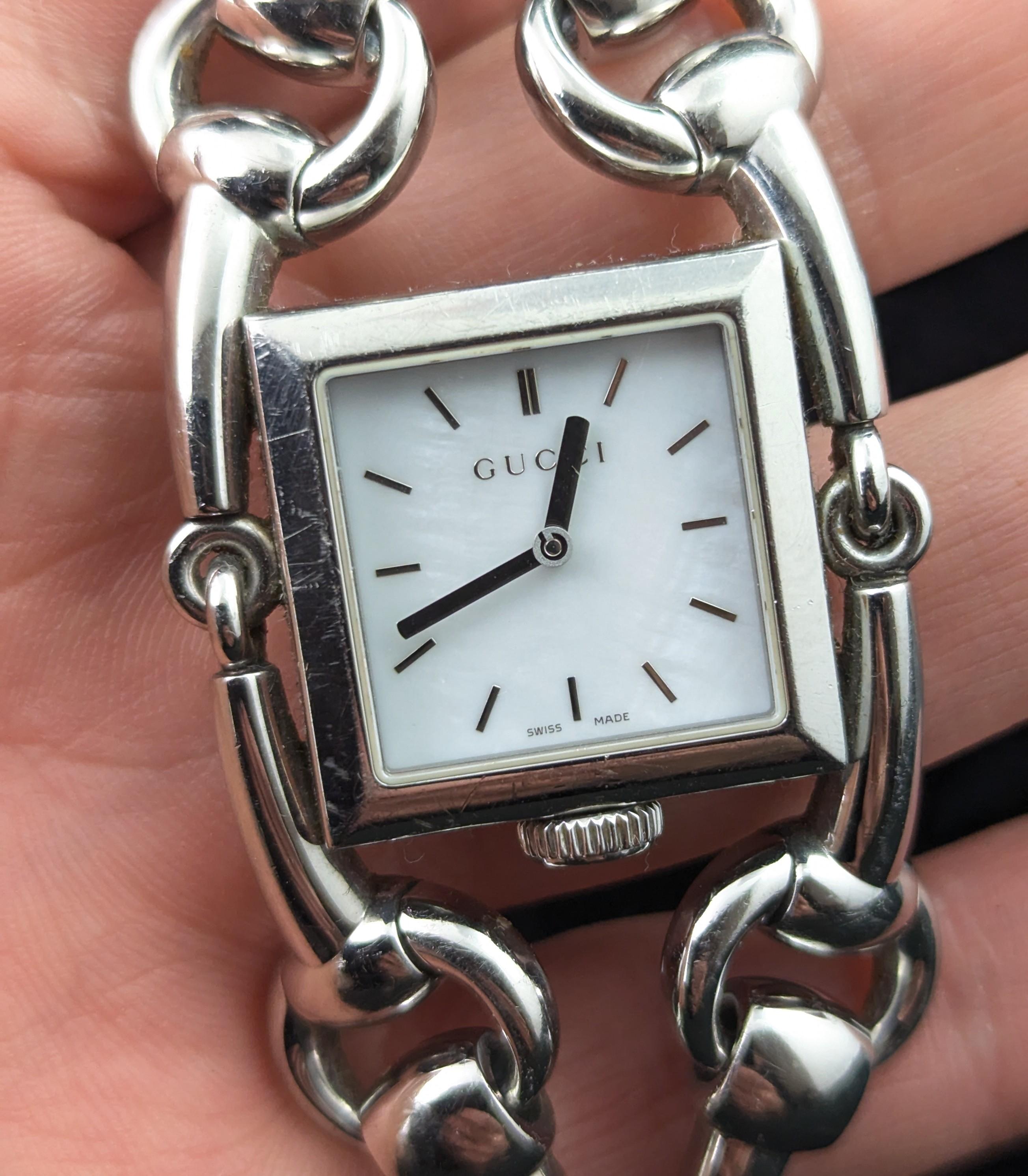 Reloj pulsera Gucci Signoria de acero, diseño horsebit, señora en Bueno estado para la venta en NEWARK, GB