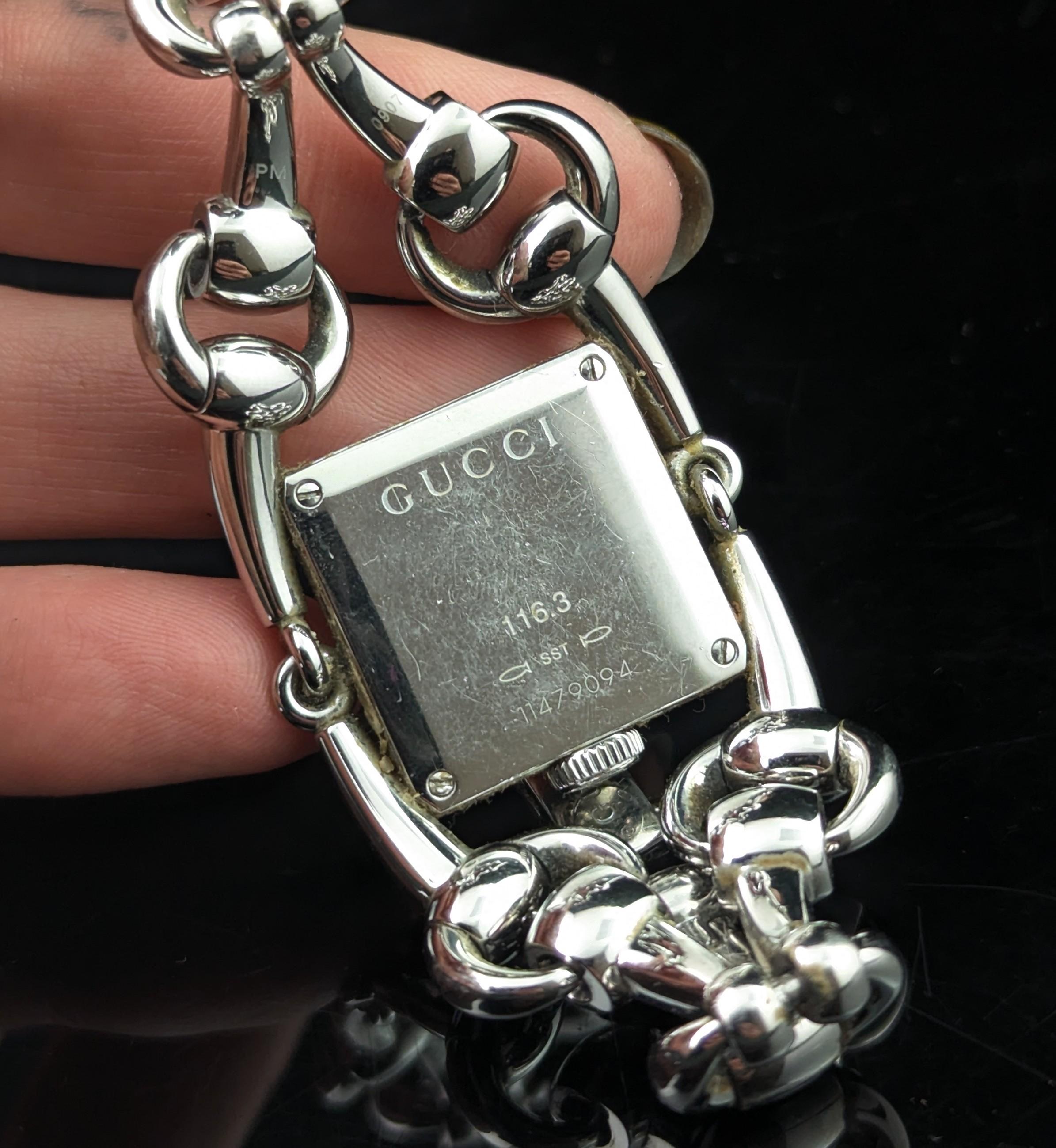 Reloj pulsera Gucci Signoria de acero, diseño horsebit, señora en venta 1