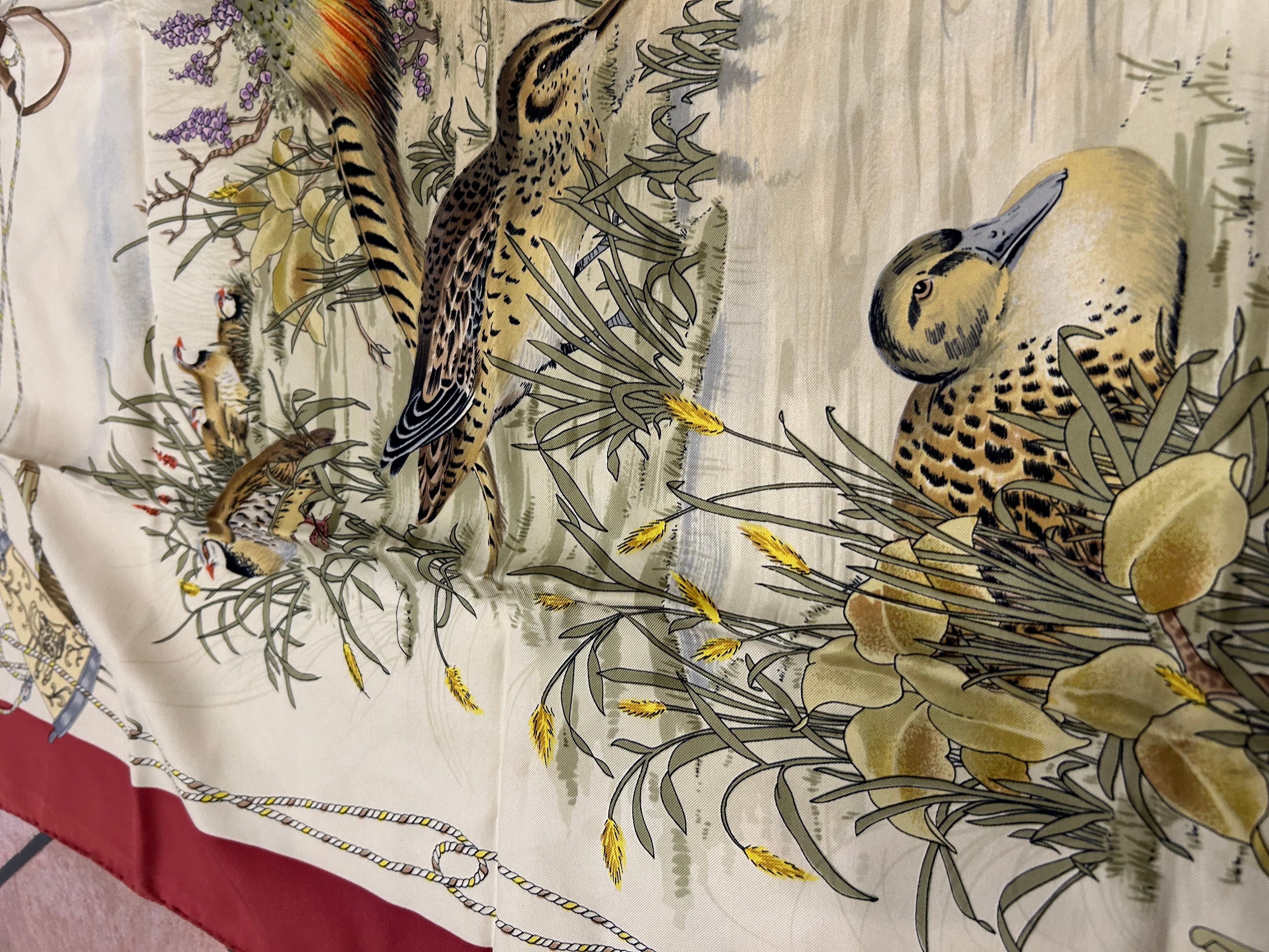 Sciarpa Gucci in seta beige con uccelli vintage in vendita 1