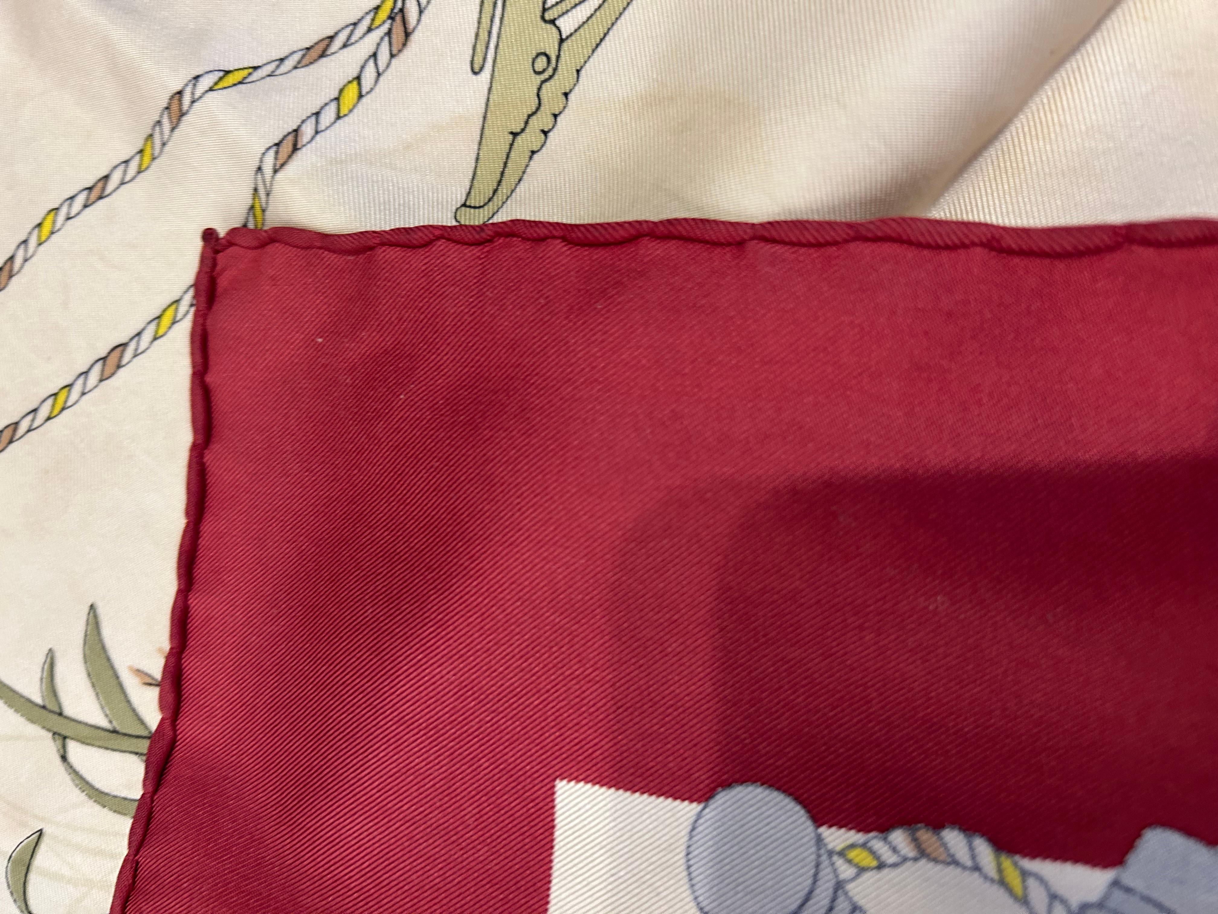 Sciarpa Gucci in seta beige con uccelli vintage in vendita 3