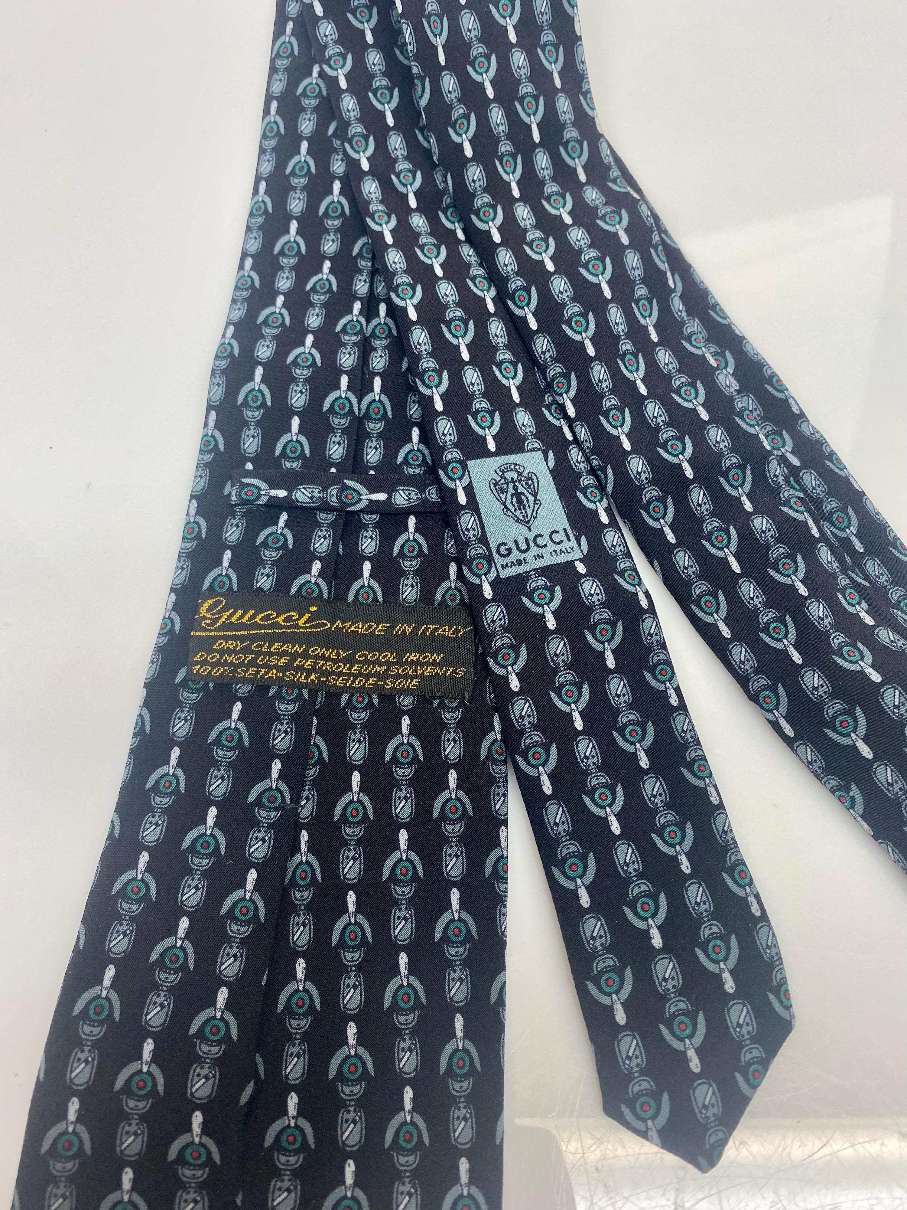 Gucci - Cravate en soie noire et verte à motif GG  Pour hommes en vente
