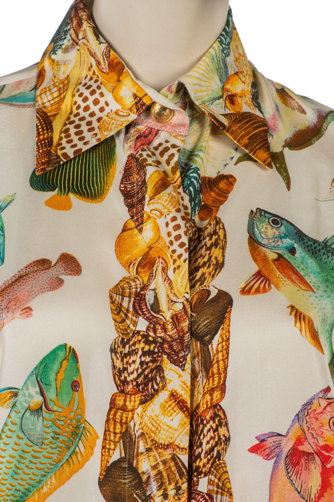 Chemise en soie imprimée poisson Gucci, 1990 Bon état - En vente à West Hollywood, CA