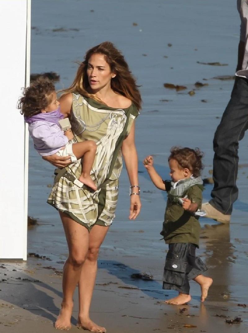 Gucci Silk Equestrian Print Mini Wrapped Dress as seen on JLO Italian 40 For Sale 5