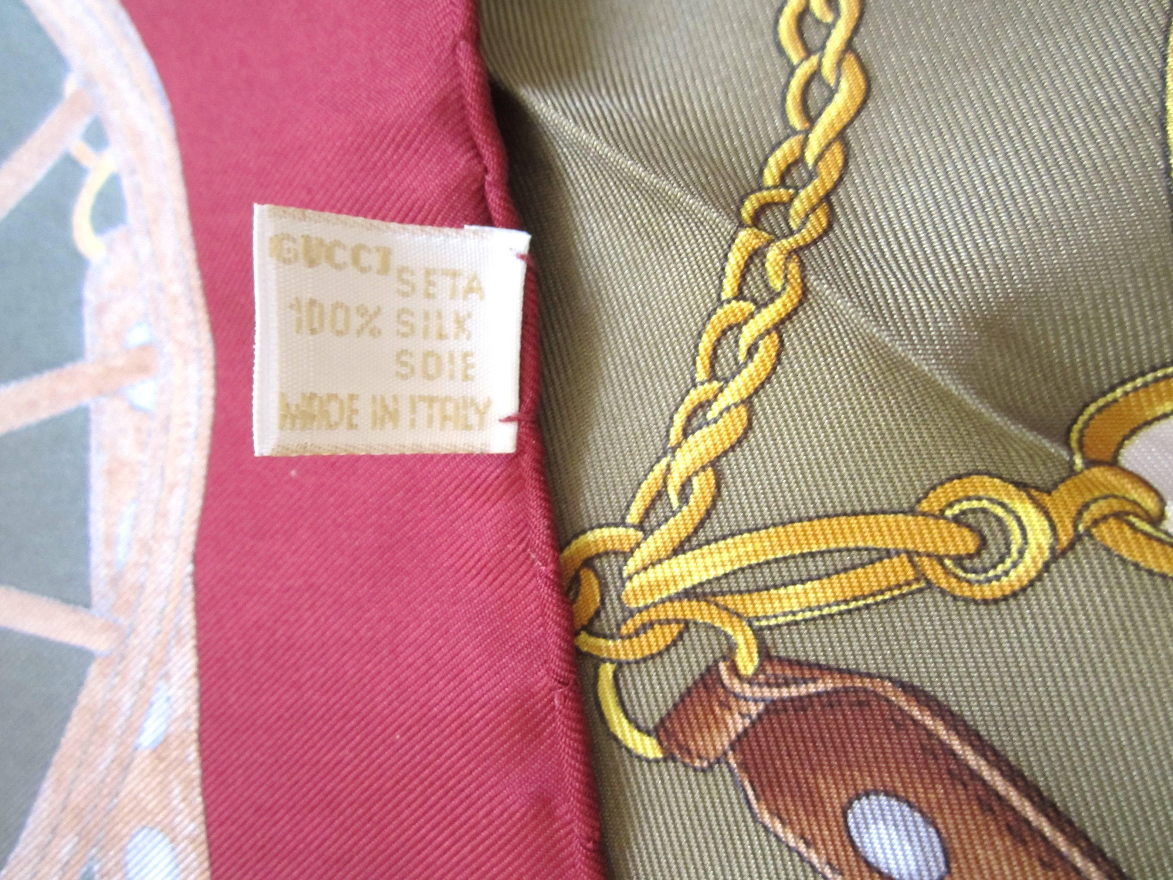 Seidenschal mit Kutschen-Sattle-Motiv von Gucci, neu, nie getragen, 1990er Jahre im Angebot 2