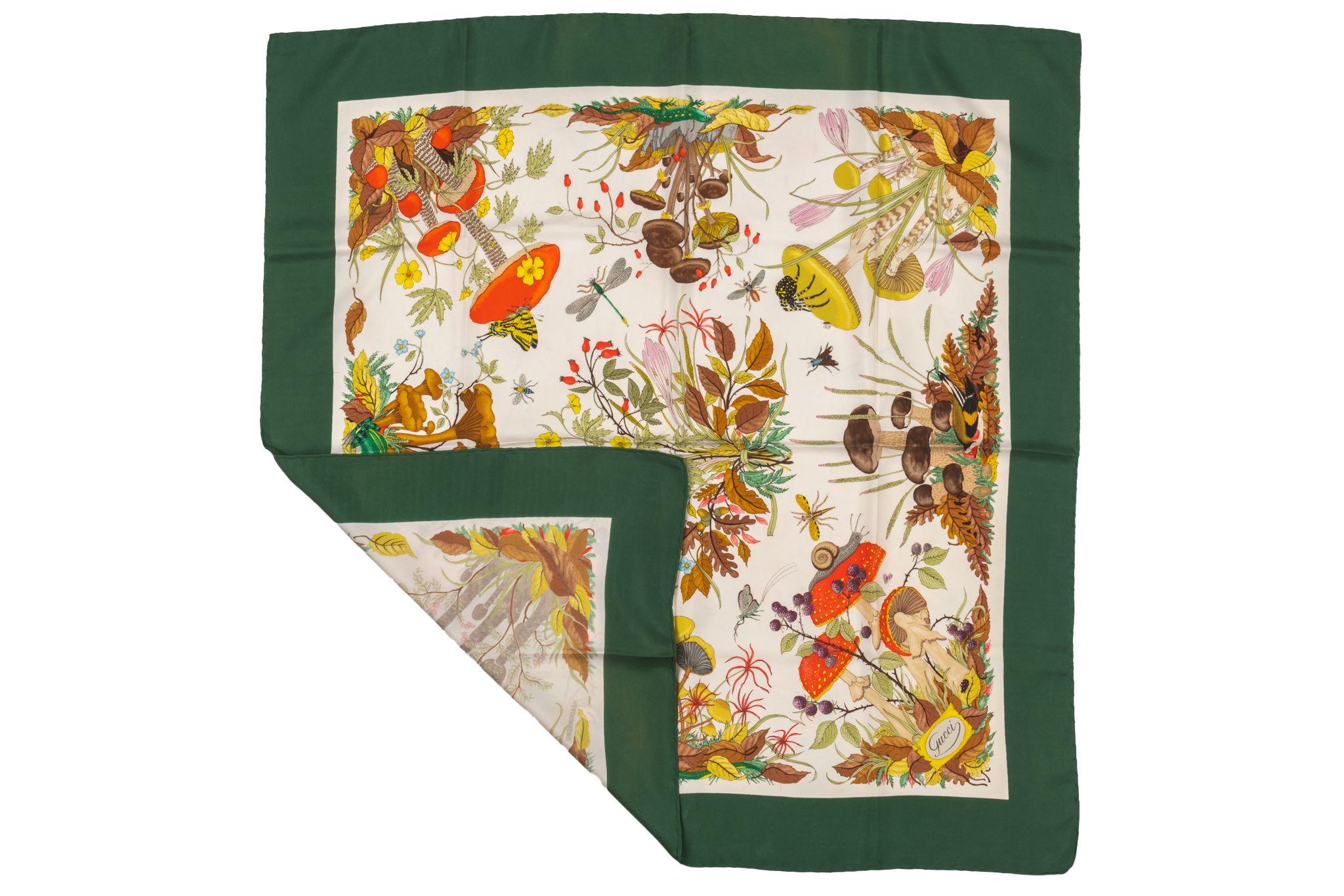 Gucci pre-owned silk scarf with an accornero pattern of mushrooms. The scarf is framed with an olive green edge. Item is in excellent condition.