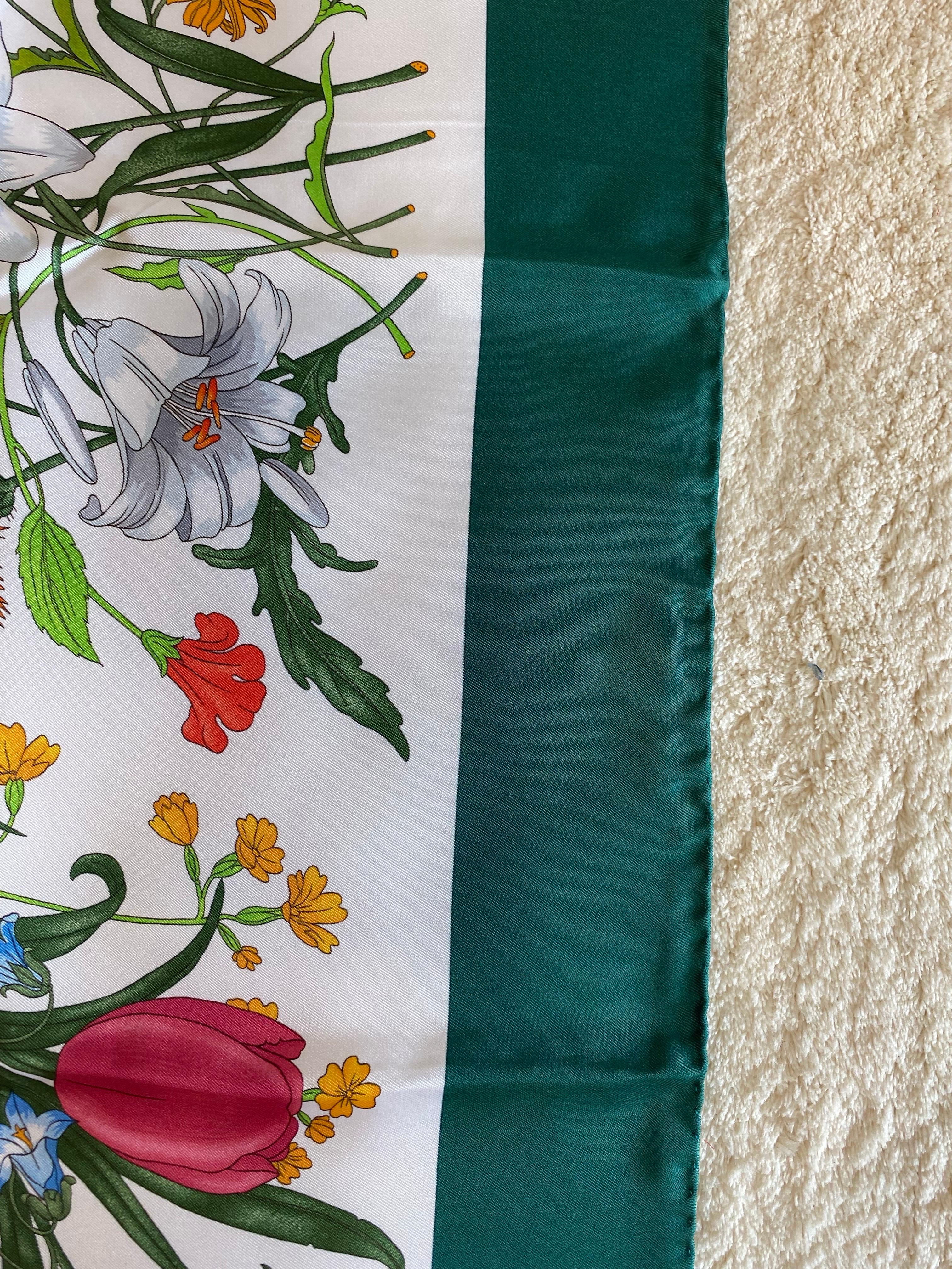 Sciarpa di seta Gucci con design Sara Leghissa. in vendita 2