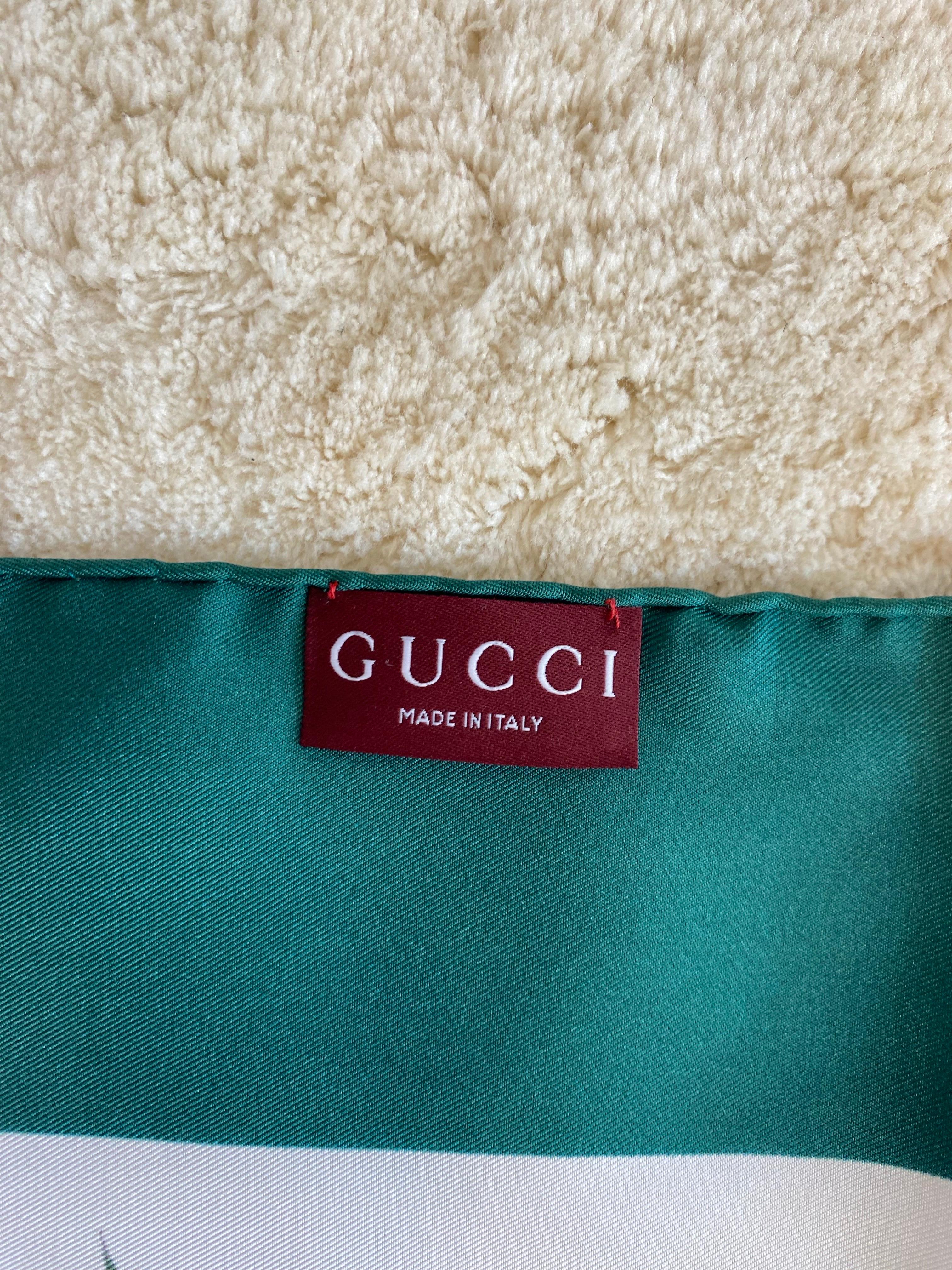 Sciarpa di seta Gucci con design Sara Leghissa. in vendita 4