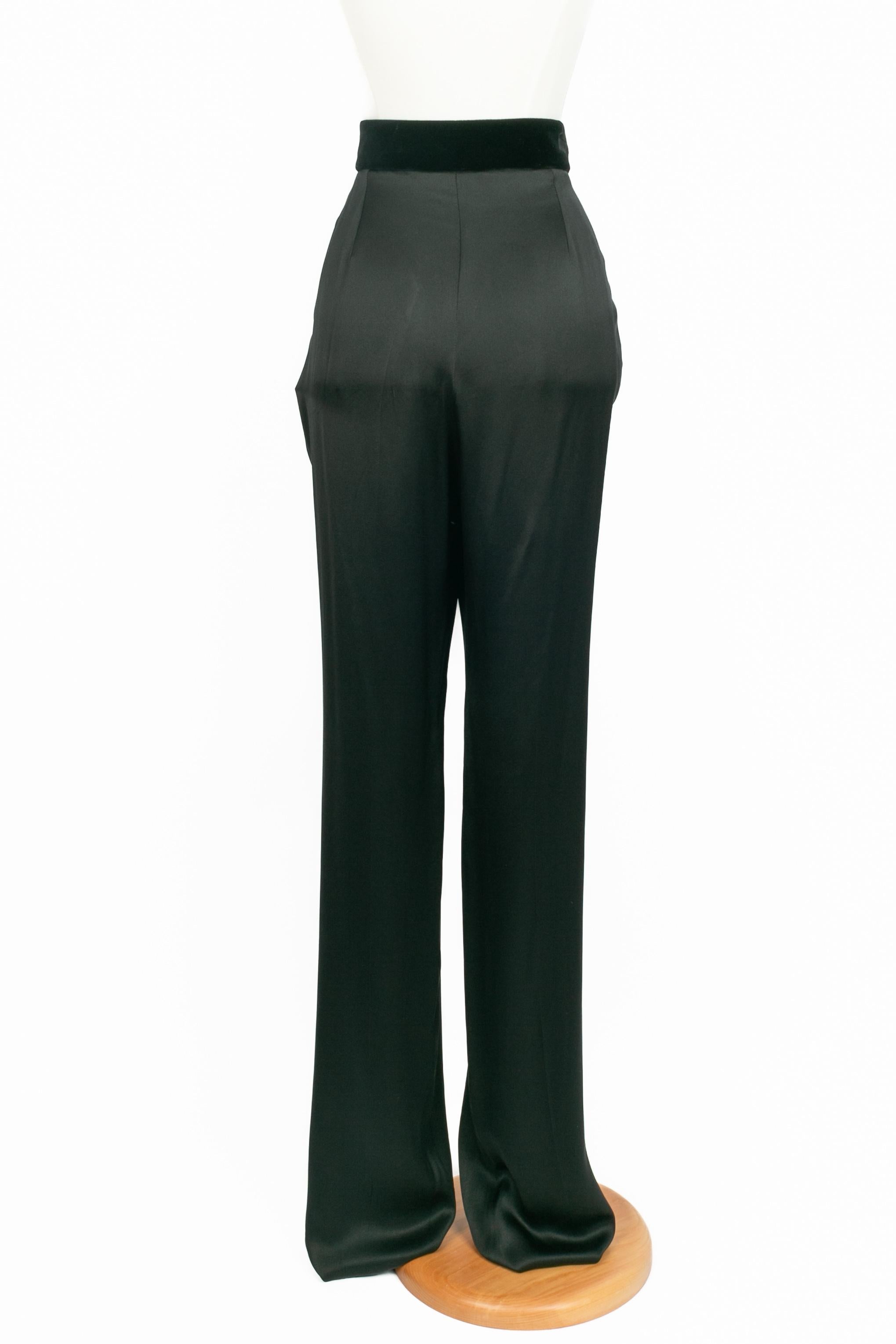 Pantalon en soie Gucci en vente 2