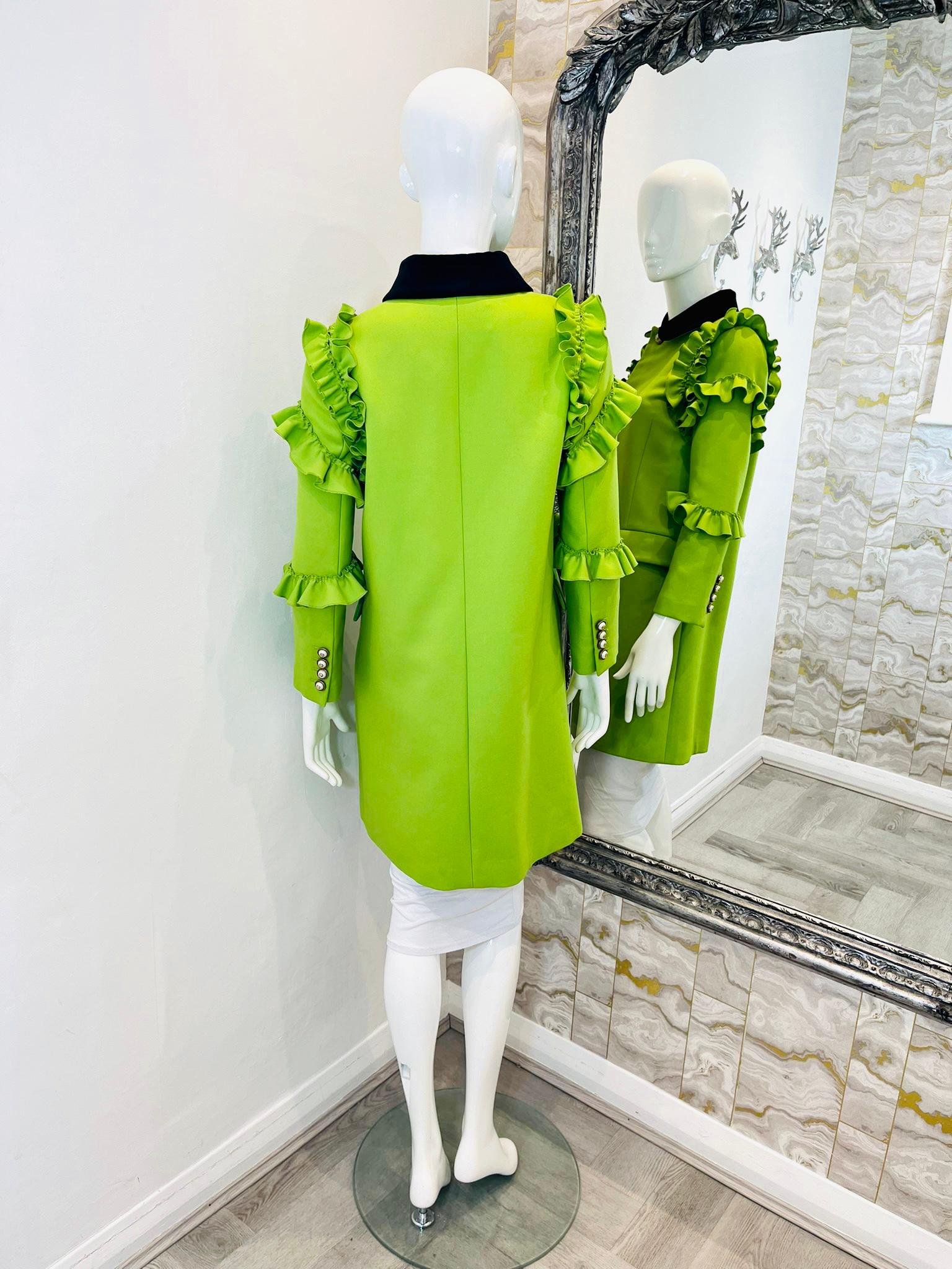 Gucci Mantel mit Rüschenbesatz aus Seide und Wolle im Zustand „Hervorragend“ im Angebot in London, GB