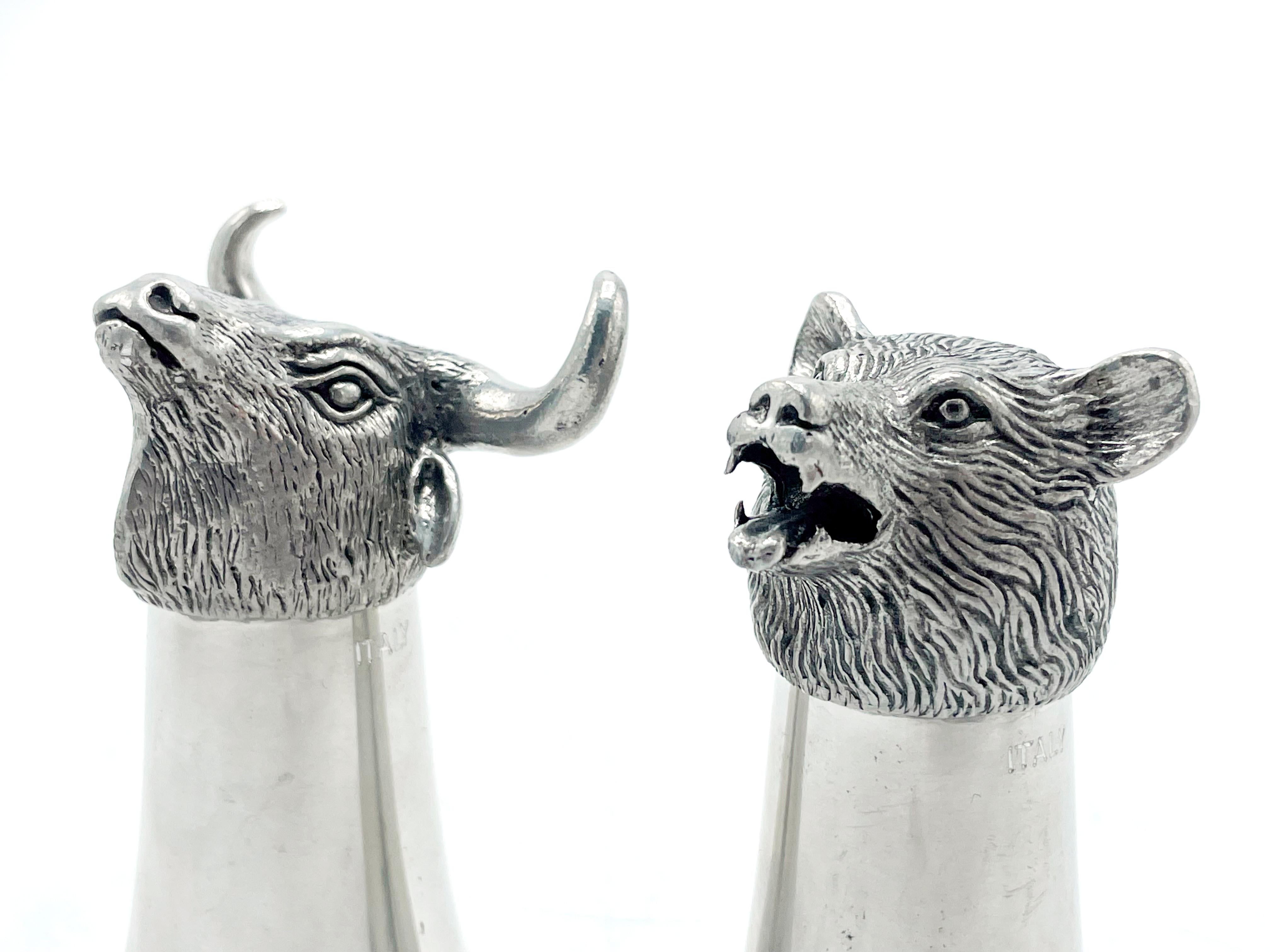 Vintage Gucci Silver Animals, Signed Italy 1970s set of 2 

Beautiful pair of aperitif glasses in silver metal, Gucci Italia, bear head and bull head

Silver Plate,Hand-Crafted
GoodWear consistent with age and use.

8 centimeters high
4 centimeters
