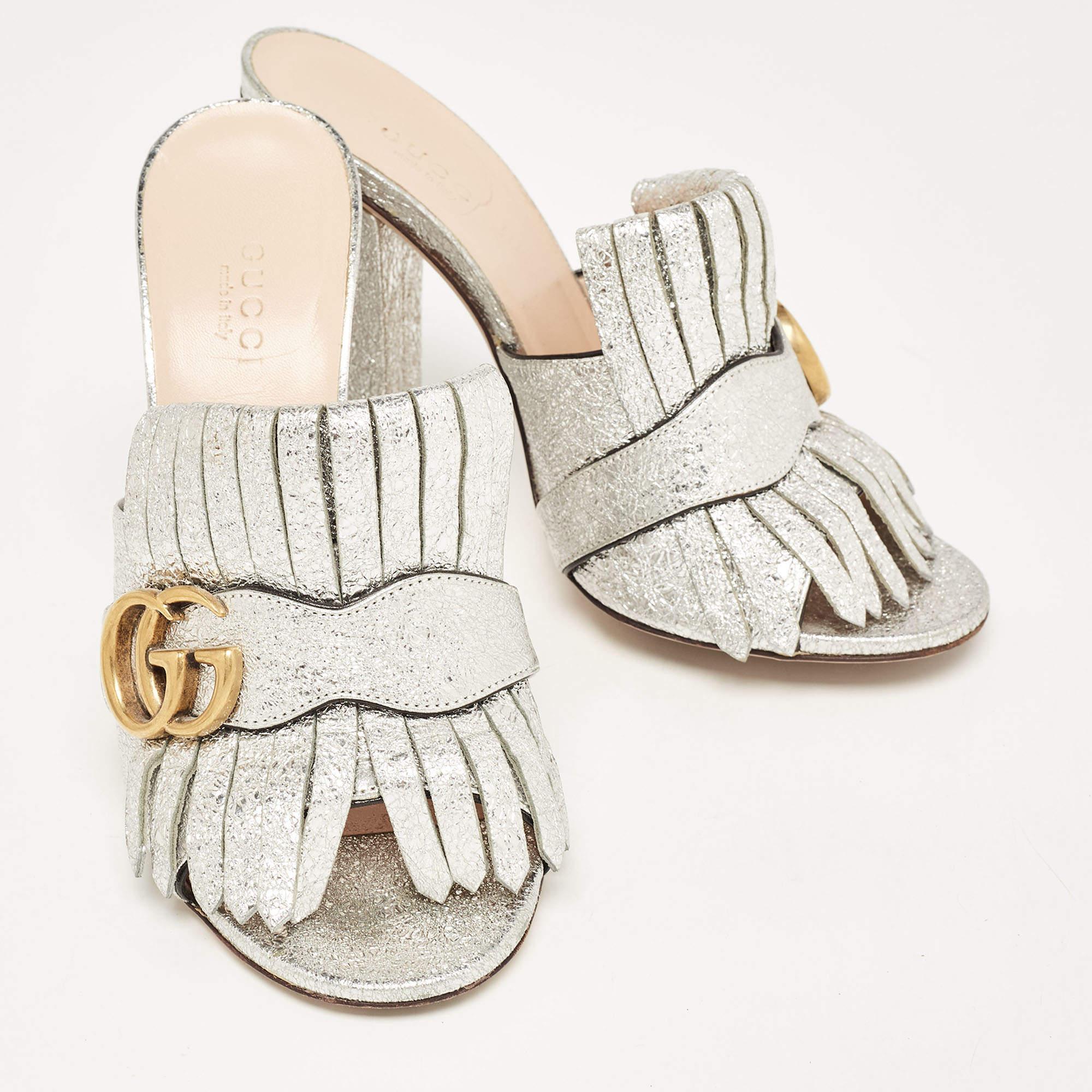 Gucci Silver Crackle Leather GG Marmont Fringed Slide Sandals Size 36 In Good Condition In Dubai, Al Qouz 2