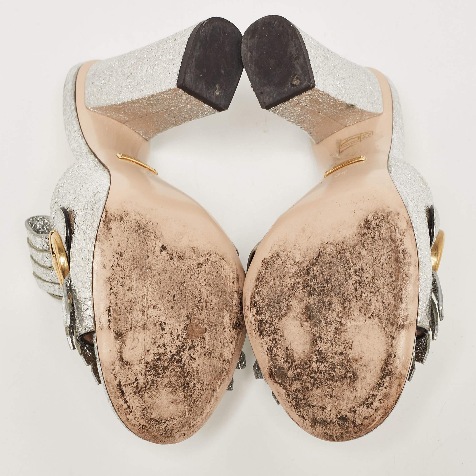 Gucci Silver Crackle Leather GG Marmont Fringed Slide Sandals Size 36 Pour femmes en vente