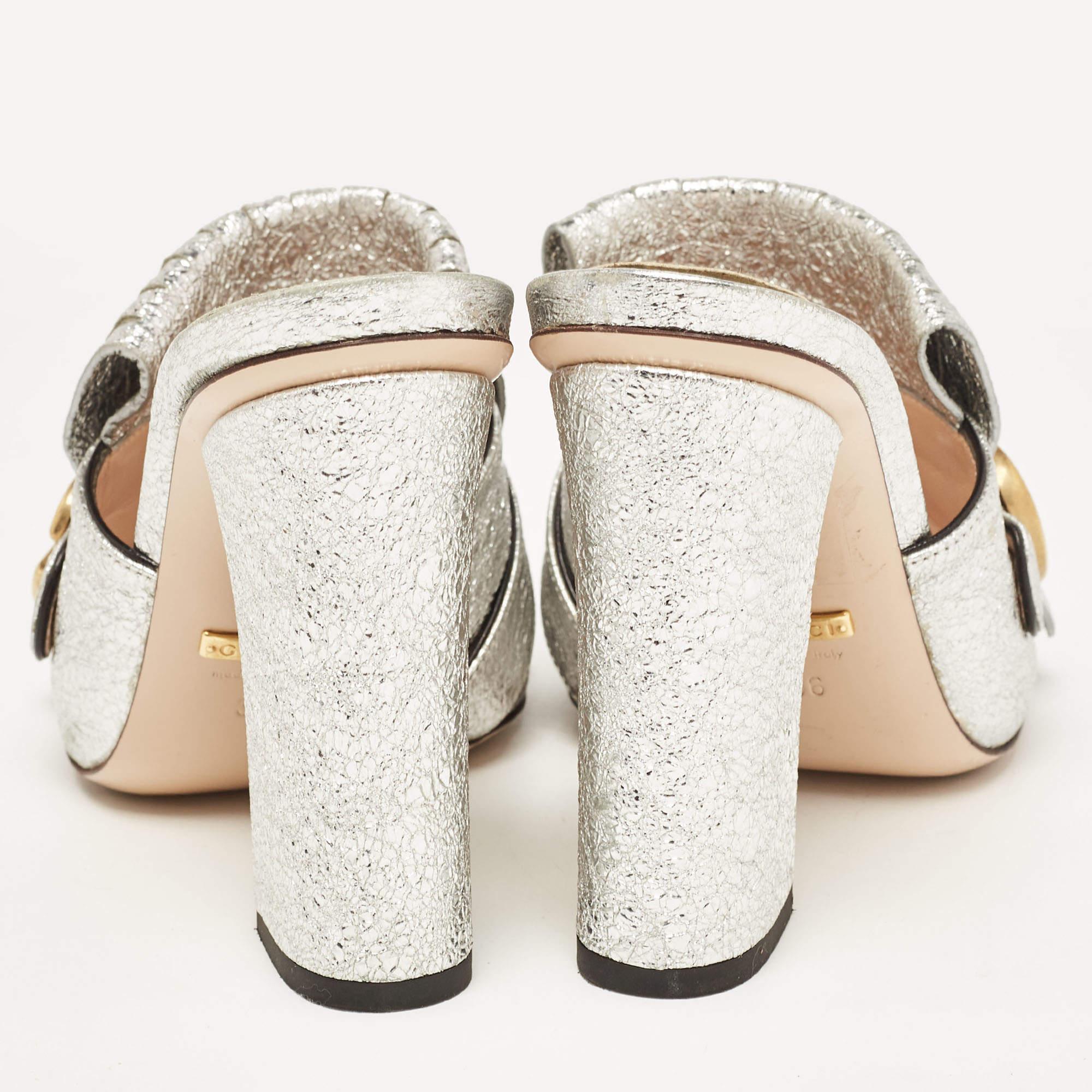 Gucci Silver Crackle Leather GG Marmont Fringed Slide Sandals Size 36 en vente 1