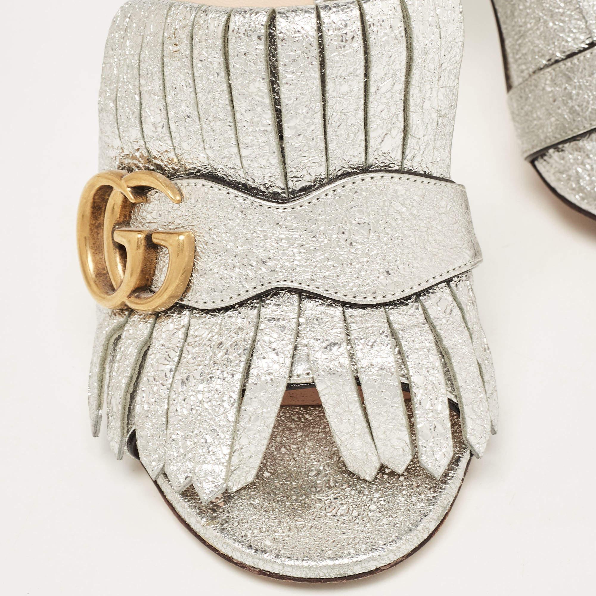 Gucci Silver Crackle Leather GG Marmont Fringed Slide Sandals Size 36 en vente 2