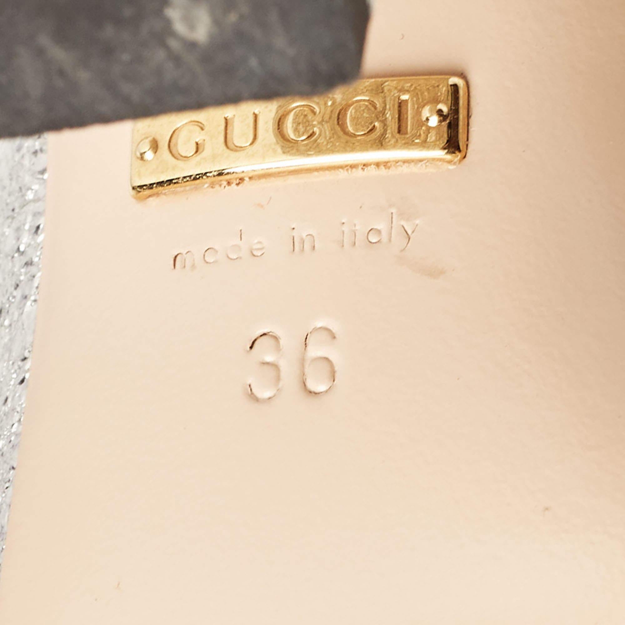 Gucci Silver Crackle Leather GG Marmont Fringed Slide Sandals Size 36 en vente 4