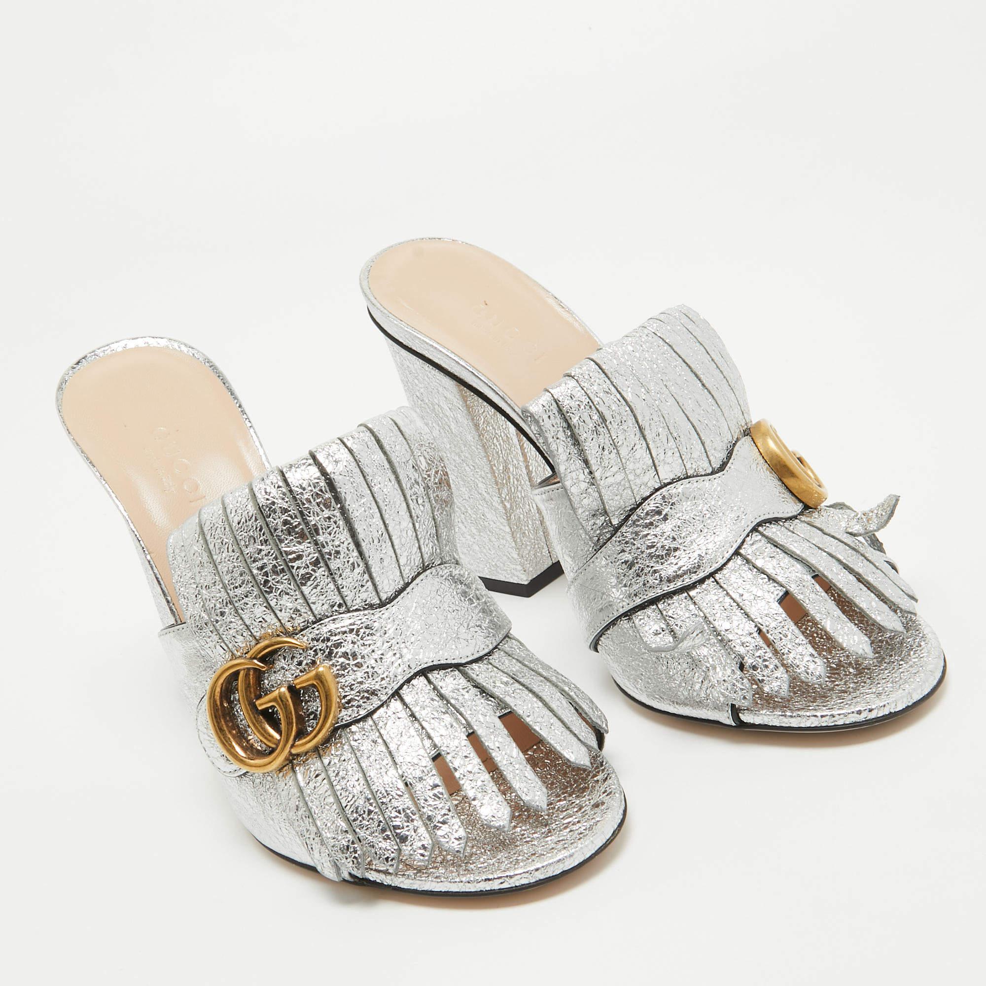 Gucci Silver Foil Leather GG Marmont Fringe Details Open Toe Sandals Size 38 In Good Condition In Dubai, Al Qouz 2