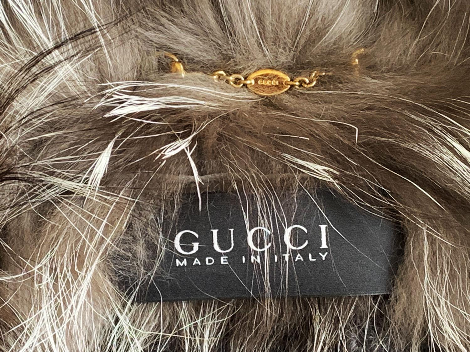 Cardigan long italien Gucci en agneau de renard argenté gris foncé avec ceinture, taille 42 en vente 6