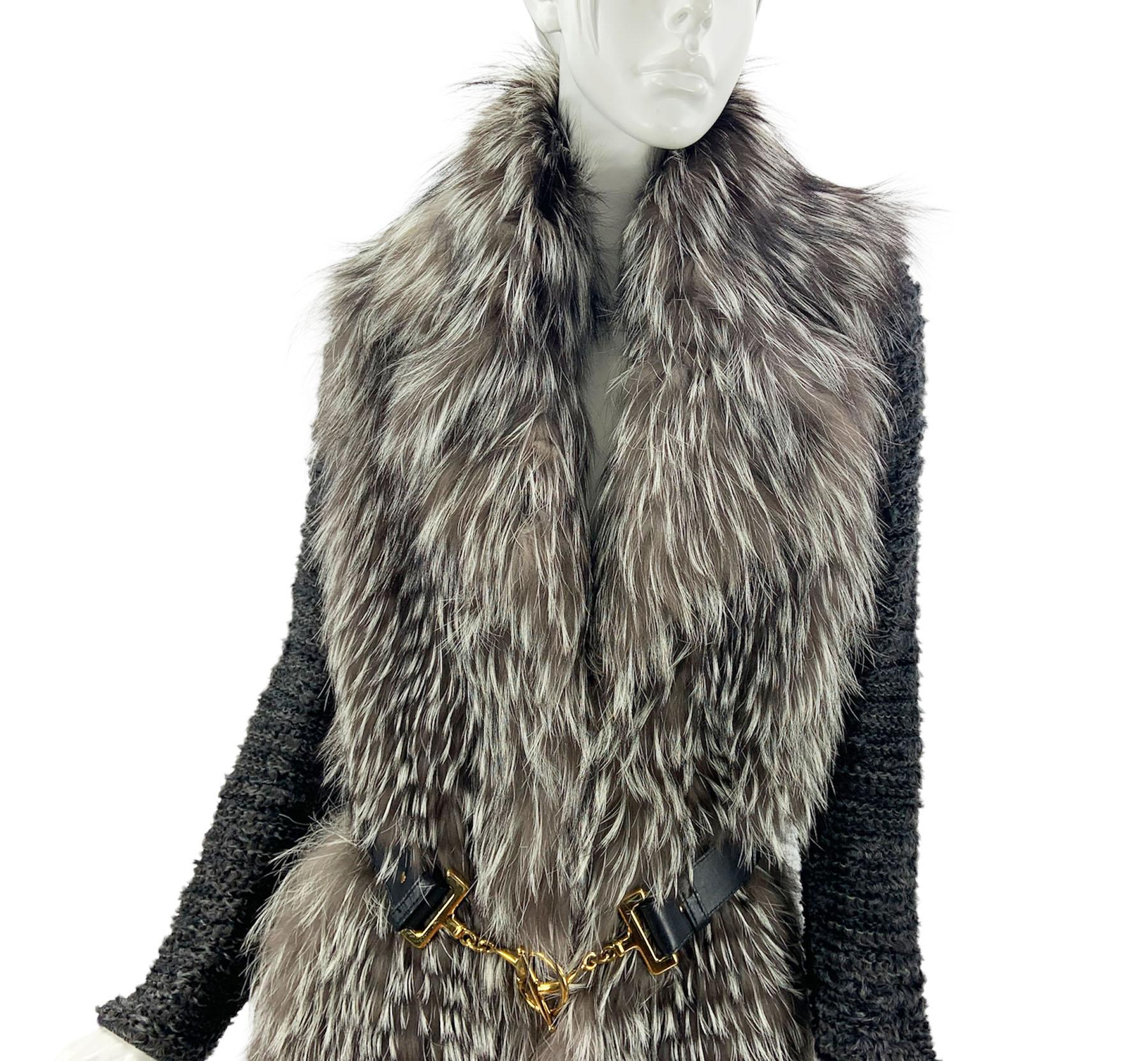 Cardigan long italien Gucci en agneau de renard argenté gris foncé avec ceinture, taille 42 Excellent état - En vente à Montgomery, TX