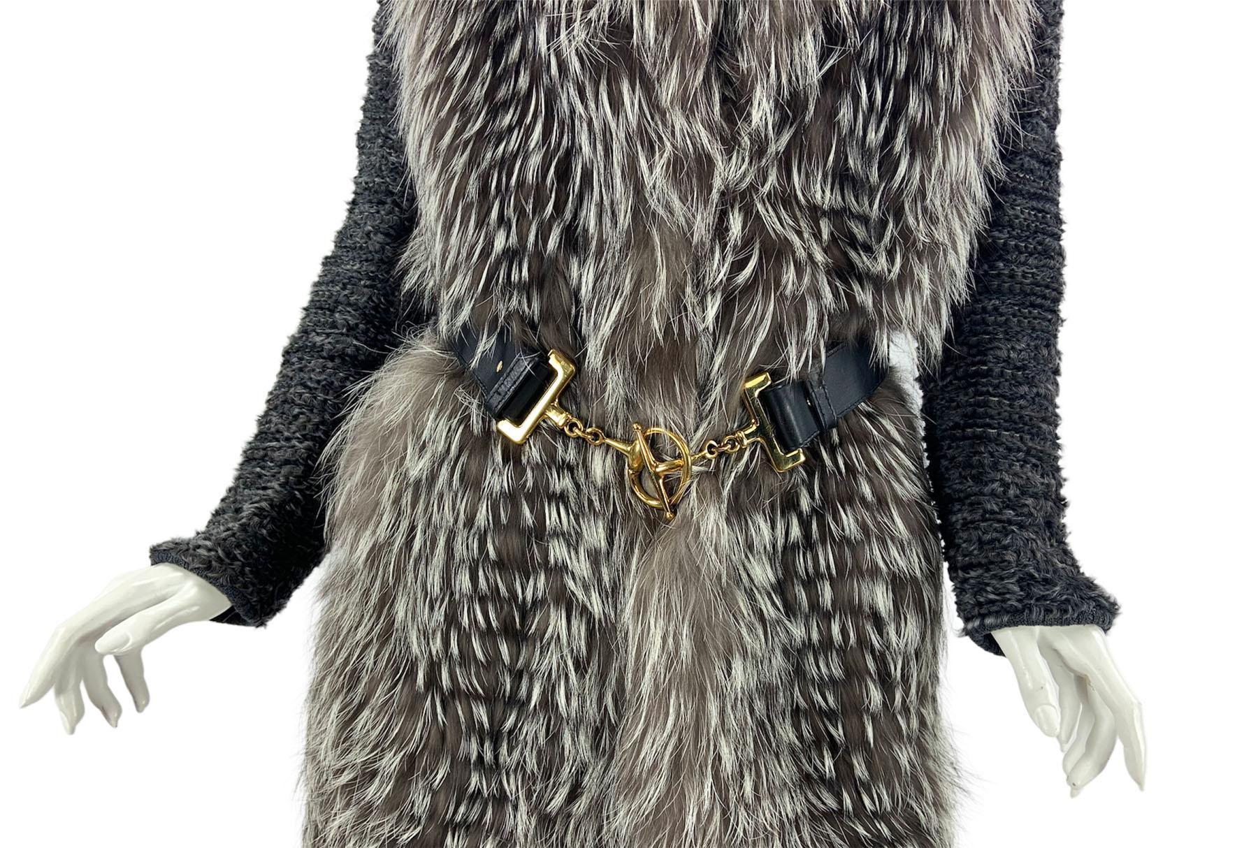 Cardigan long italien Gucci en agneau de renard argenté gris foncé avec ceinture, taille 42 Pour femmes en vente