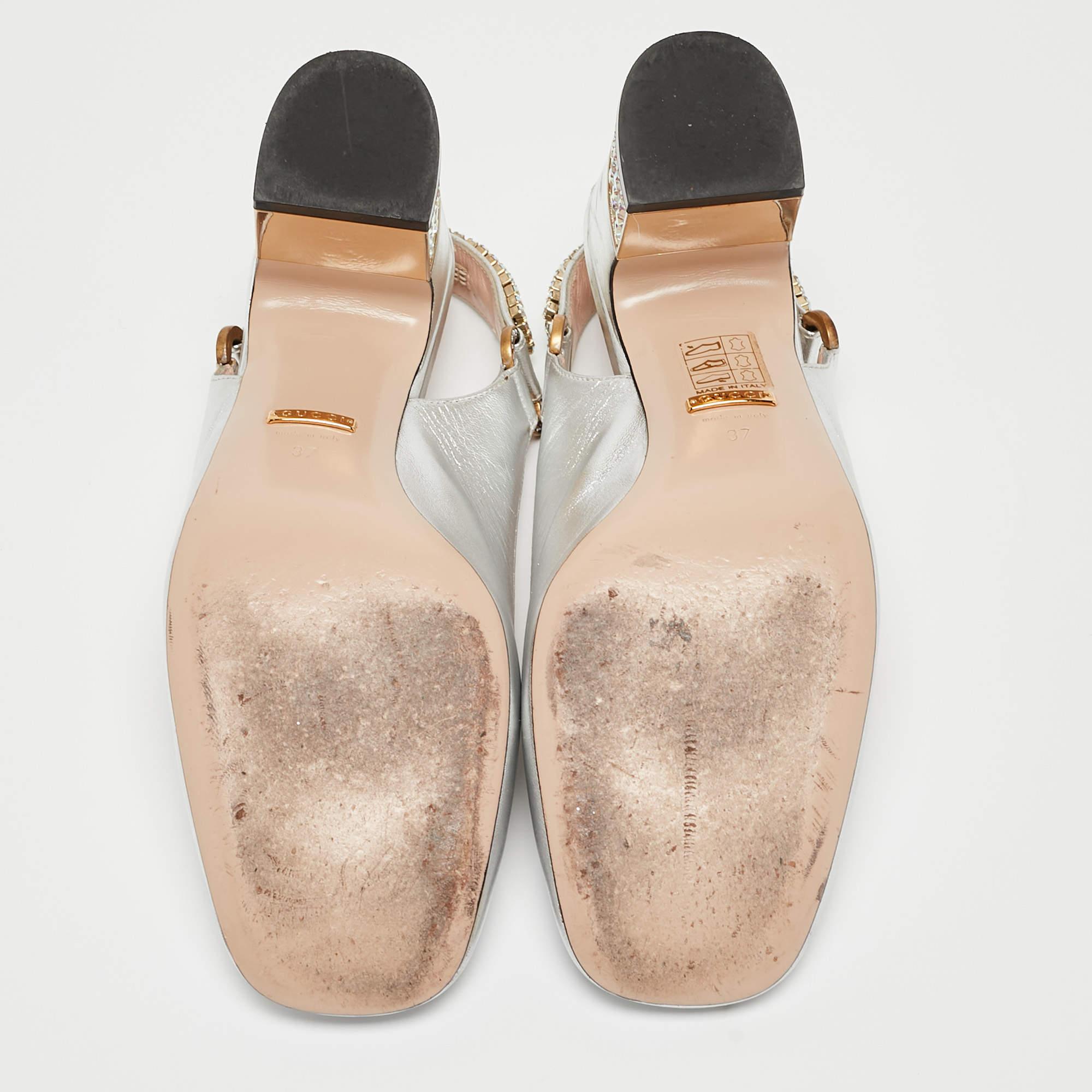 Make a chic style statement with these designer pumps. They showcase sturdy heels and durable soles, perfect for your fashionable outings!

