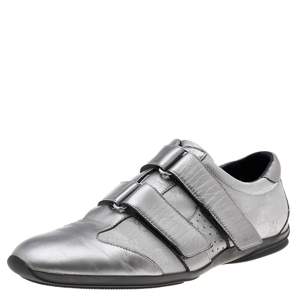 The House of Gucci, with its classy aesthetic and signature design, makes sure each one of its creations appears appealing and trendy. These sneakers from Gucci are super sophisticated! They are made from silver GG canvas and leather. Their vamps