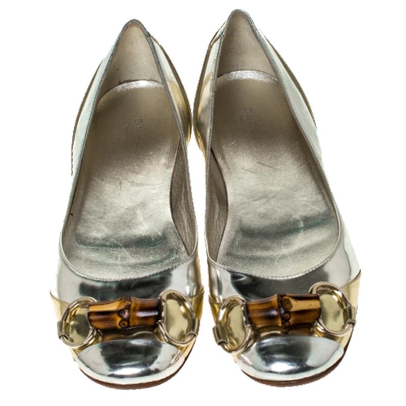 Nothing like a pretty pair of flats to be in high comfort and style! Crafted from silver and gold foil leather, this gorgeous Gucci pair features leather-lined insoles housing the brand's iconic label and Horsebit details perched on the uppers.

