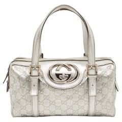 Gucci - Sac Britt Boston en cuir argenté Guccissima