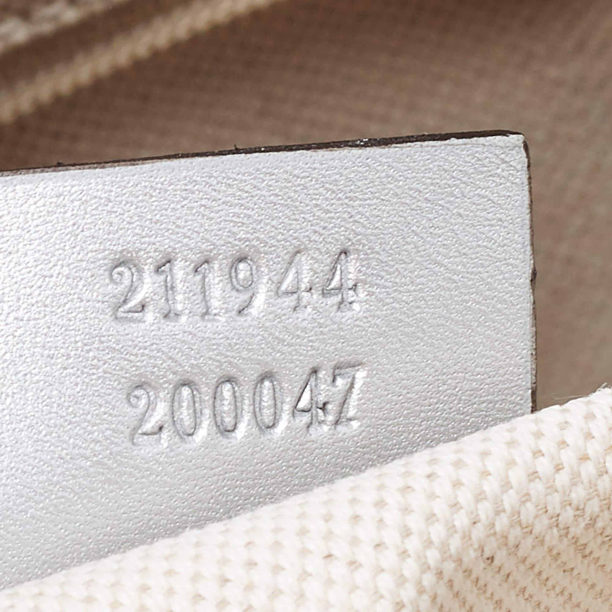 Gucci Silver Guccissima Leather Medium Sukey Tote In Good Condition For Sale In Dubai, Al Qouz 2