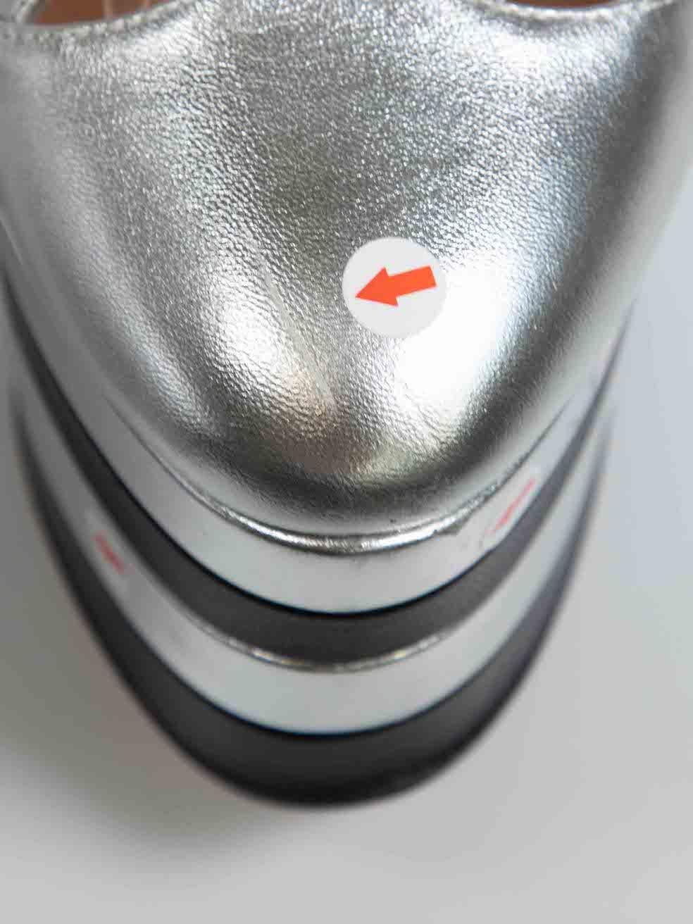 Chaussures à talons Angel à bride en T en cuir argenté Gucci, taille IT 38,5 en vente 1