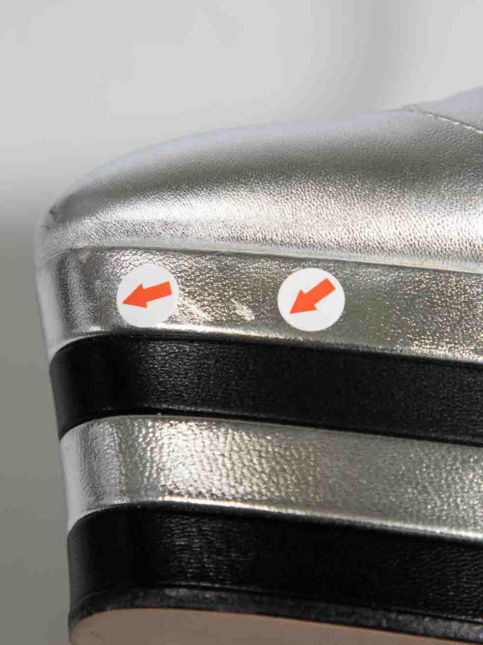 Chaussures à talons Angel à bride en T en cuir argenté Gucci, taille IT 38,5 en vente 2