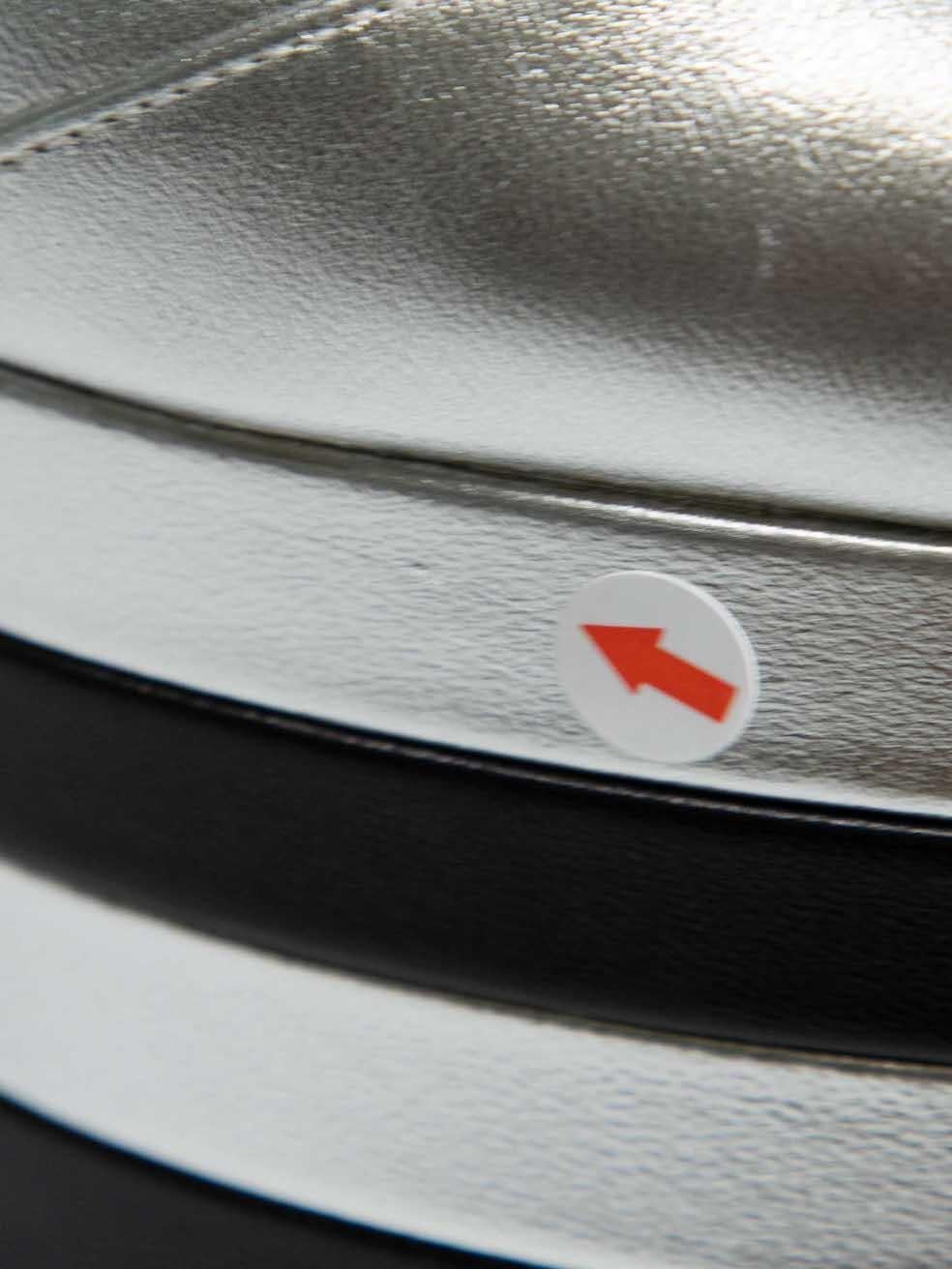 Chaussures à talons Angel à bride en T en cuir argenté Gucci, taille IT 38,5 en vente 3