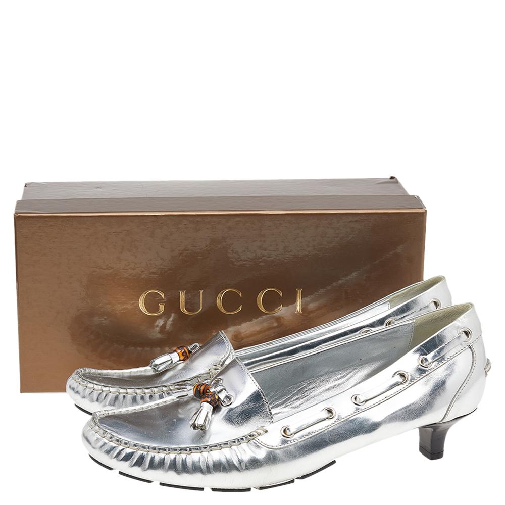 Nail every casual look with this pair of loafer pumps from Gucci. Meticulously crafted from leather in the shade of silver, they feature bamboo-detailed tassels on the vamps and leather-lined insoles. The loafers are completed with rubber pebbled