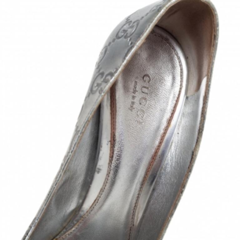 Escarpins Gucci en cuir argenté à bout ouvert, taille 39 Pour femmes en vente