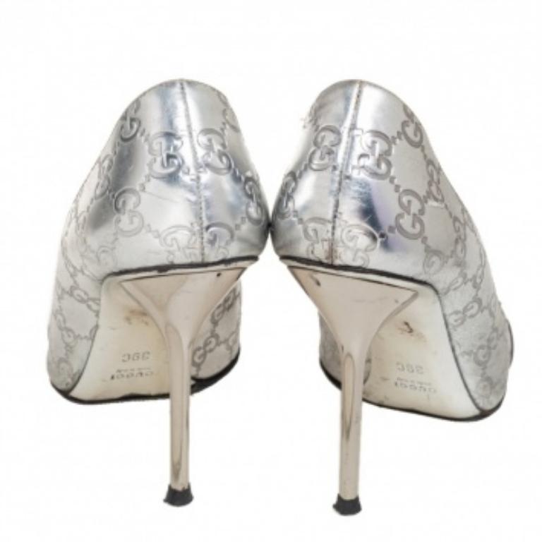 Escarpins Gucci en cuir argenté à bout ouvert, taille 39 en vente 4