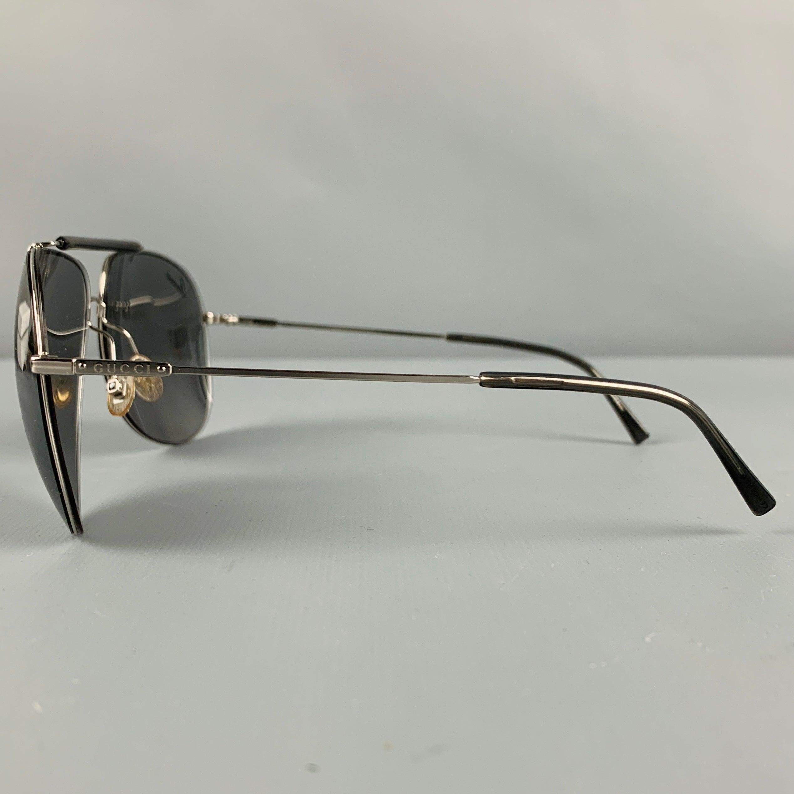 Men's GUCCI Silver Metal Aviator Sunglasses For Sale