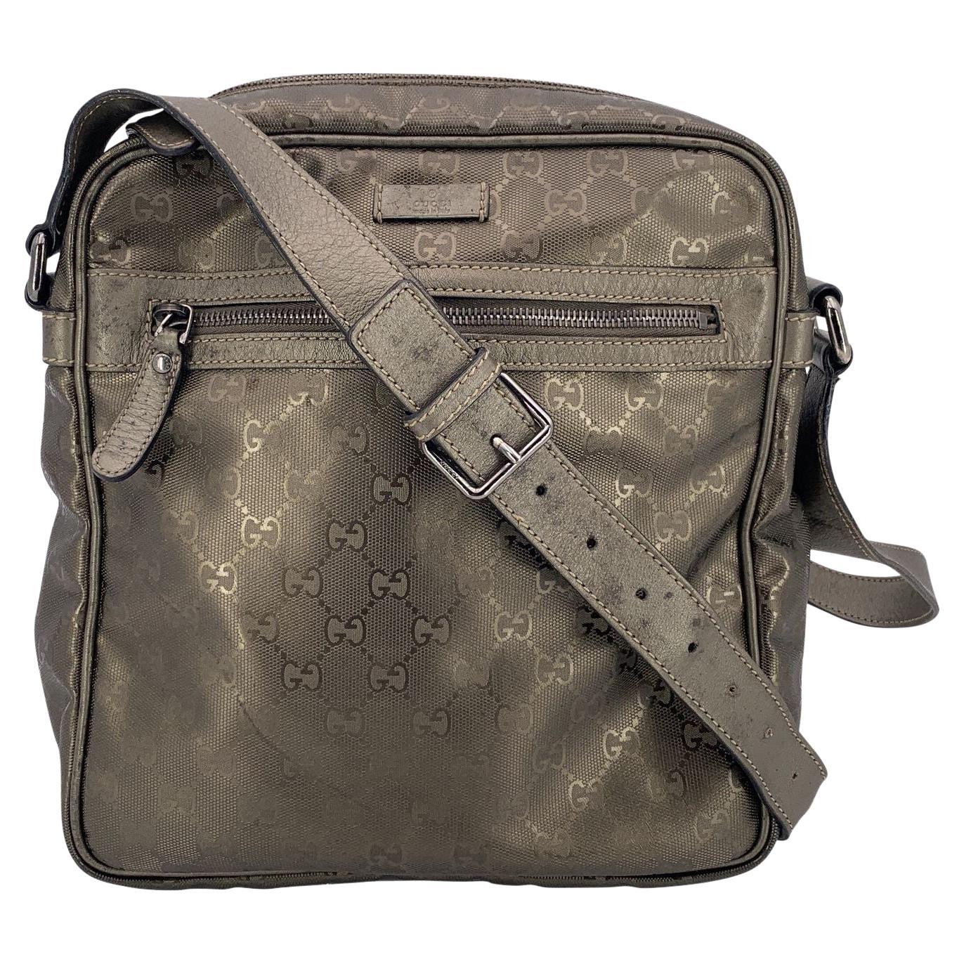 A. Silver GG Monogram Imprime in Tela Coates Borsa Messenger di Gucci