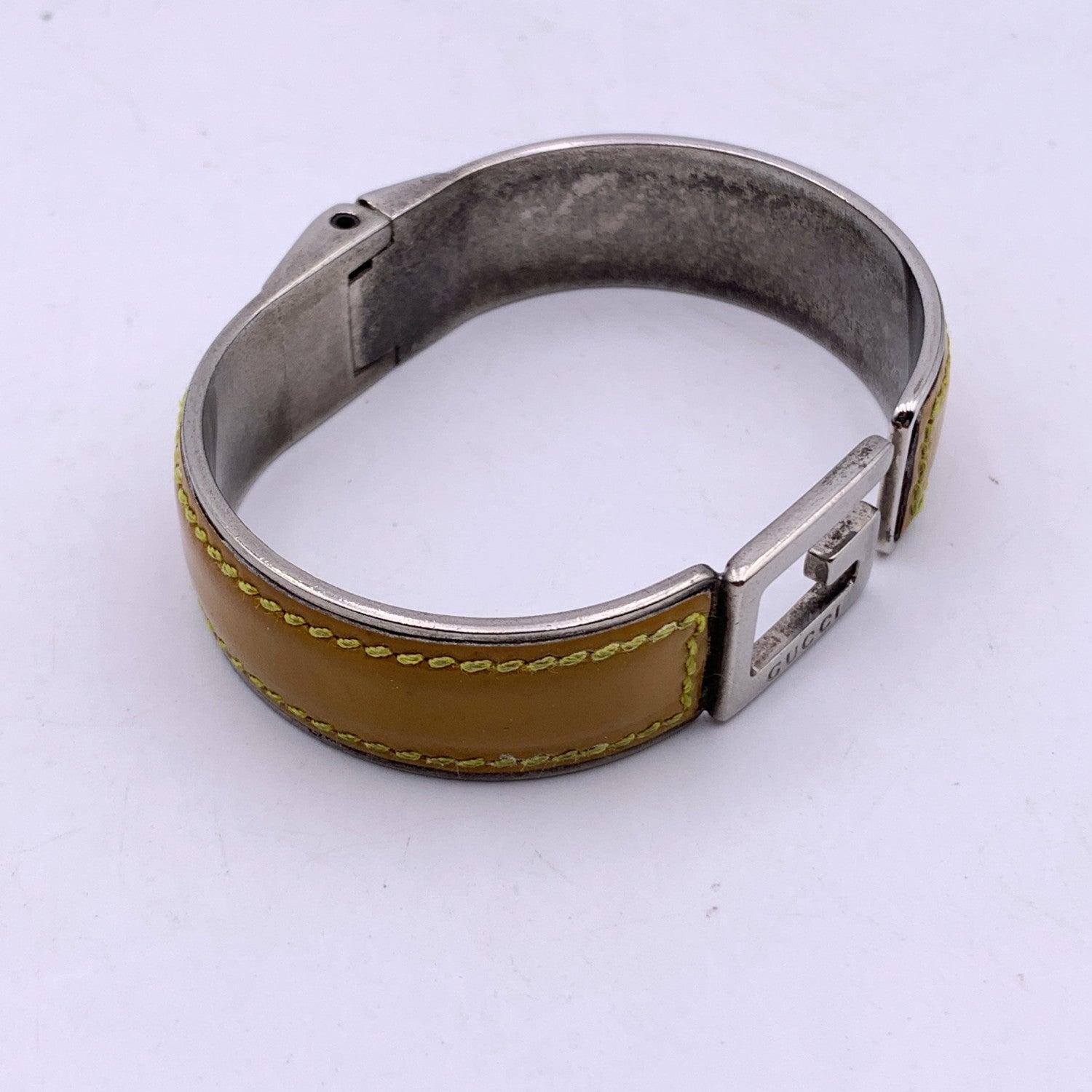 Gucci Bracelet jonc en métal argenté et cuir verni jaune avec logo G en vente 1
