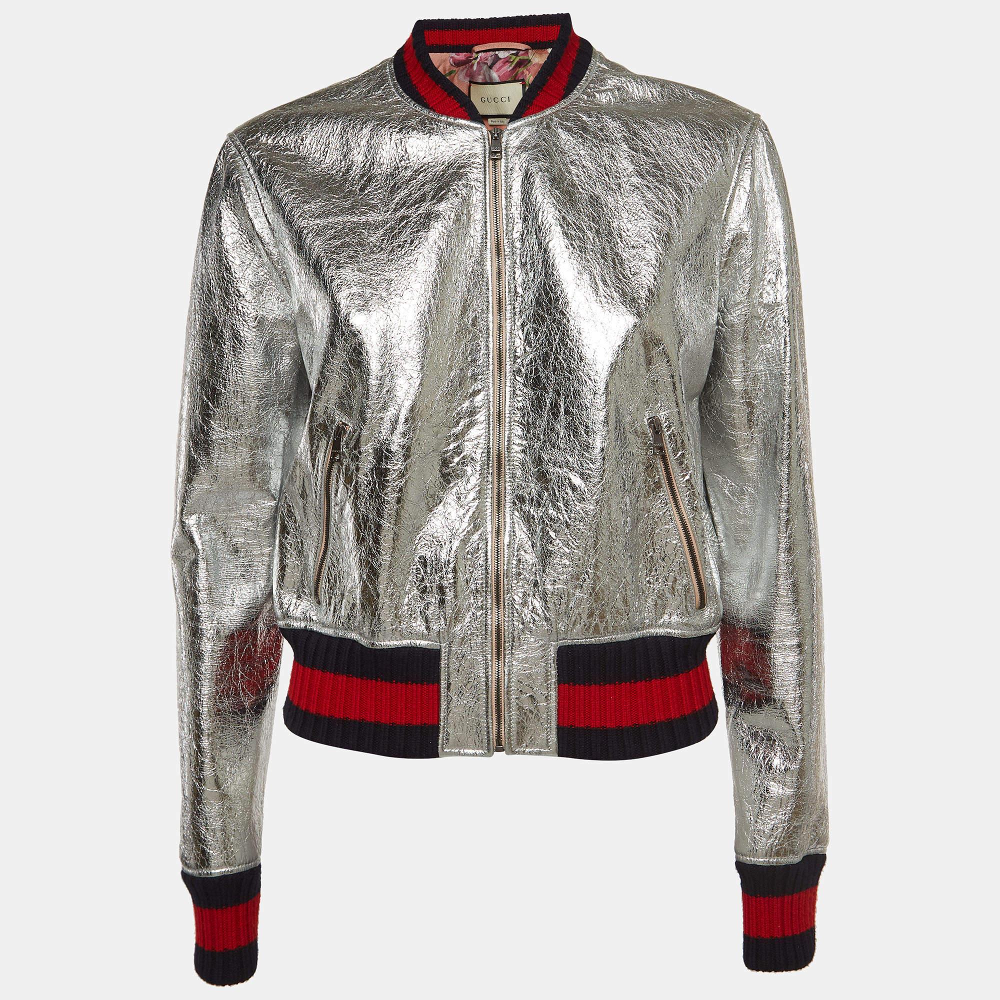 Infuse an extra dose of style into your outfit with this highly fashionable jacket from Gucci. Tailored from quality materials, it embodies a contemporary vibe and is filled with functional characteristics.

