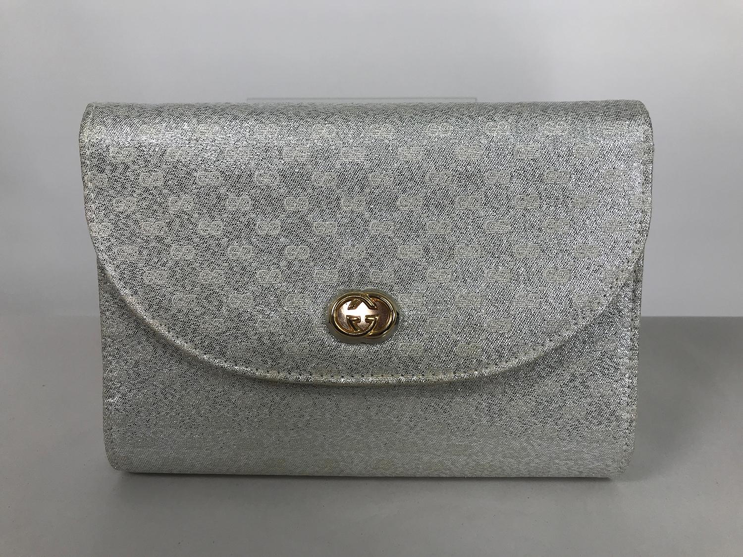 Gucci silver metallic logo evening bag clutch or shoulder bag. This beautiful bag can be carried as a clutch or a shoulder bag with the long silver chain. The bag is the perfect size for any special event, it will hold an I phone. There is a single